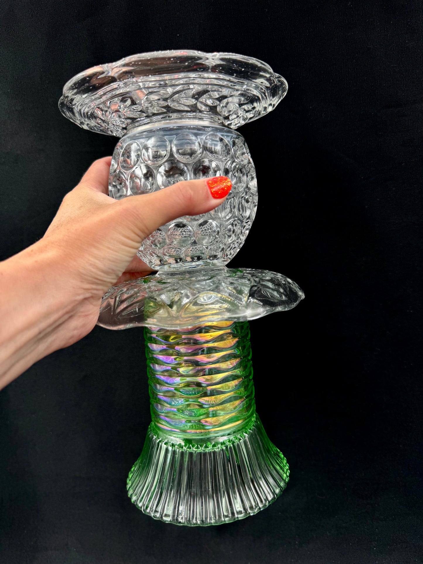 Vintage solcellelampe grønn fot og mønstret glassfat