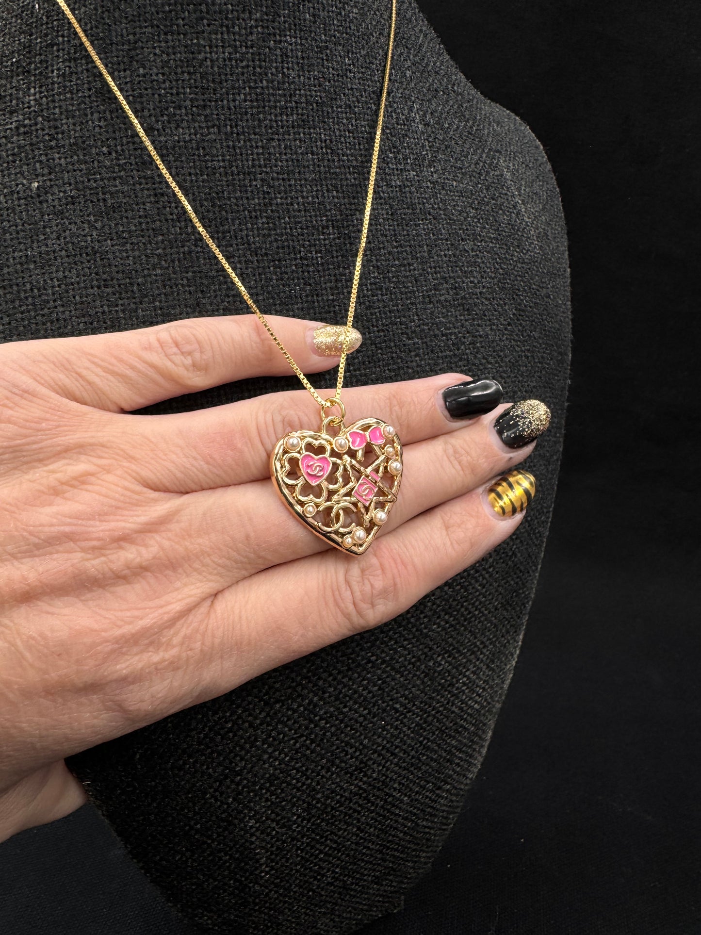 Vintage Chanel smykke stort hjerte i gull og rosa