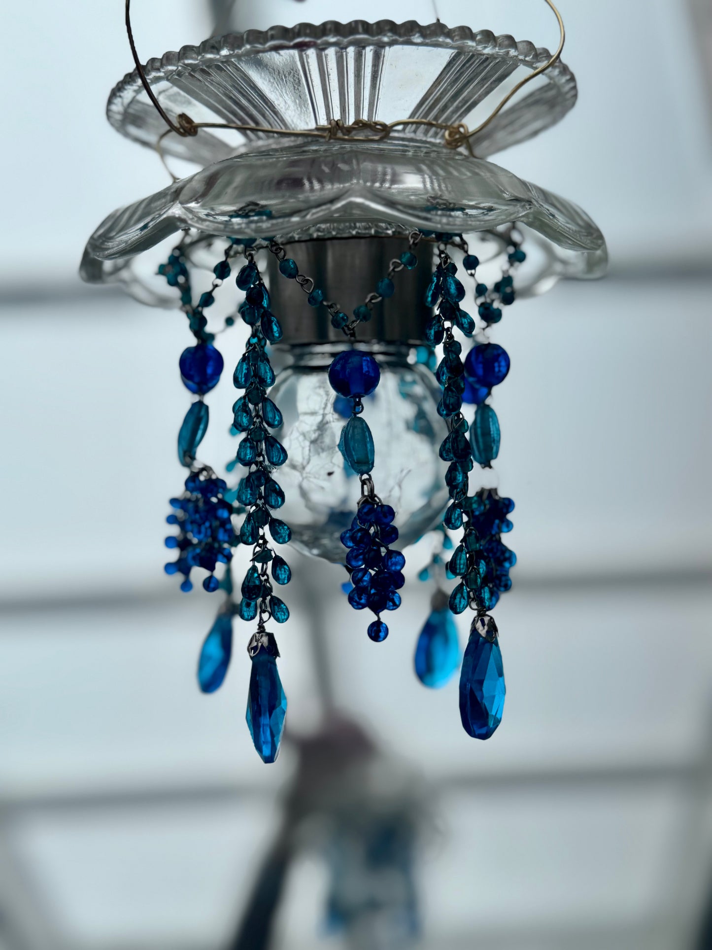 Vintage Solcellelampe hengelykt - klart glass og prismer i blått
