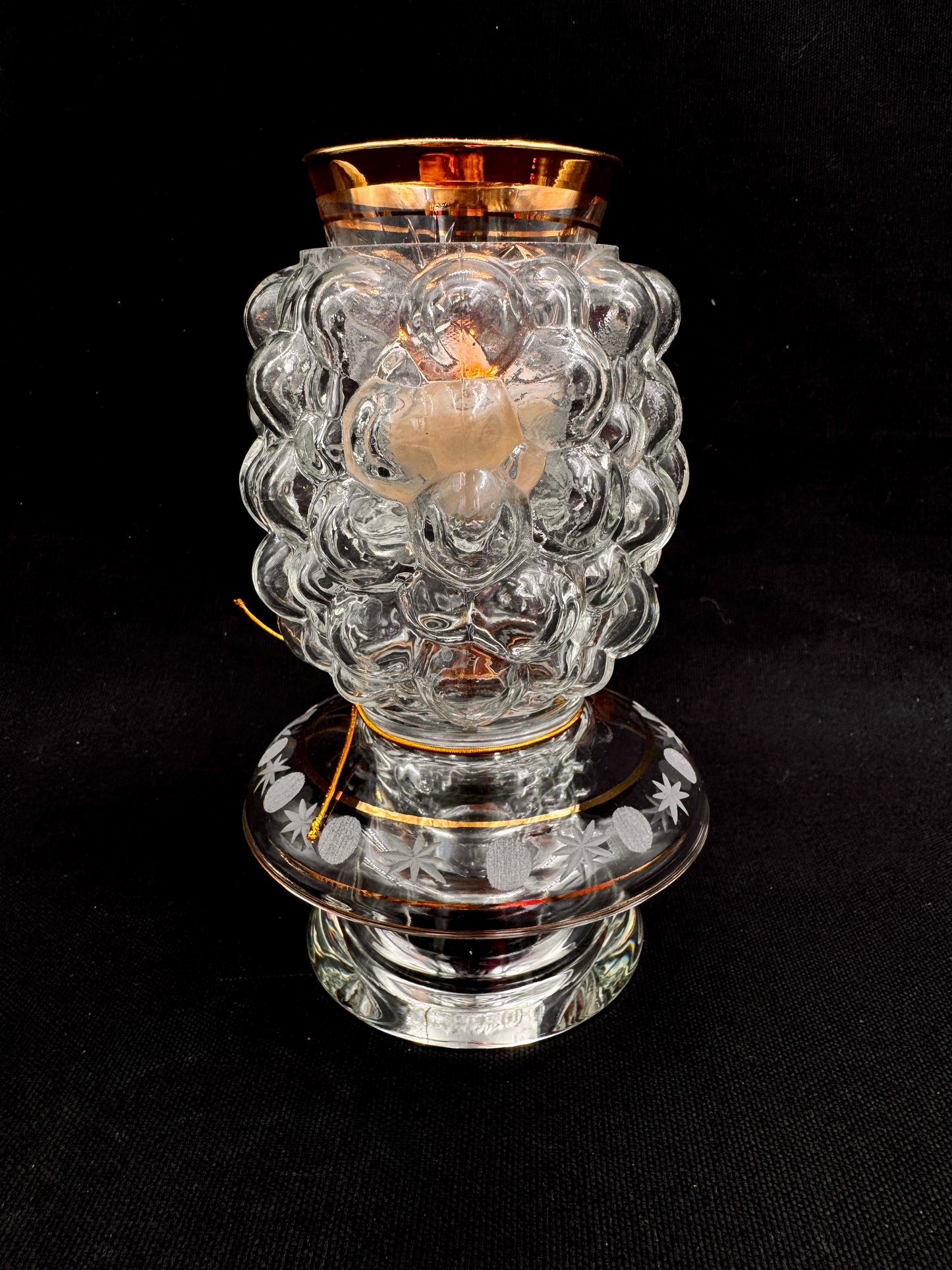 Vintage lyslykt med bobleglass og gulldetaljer