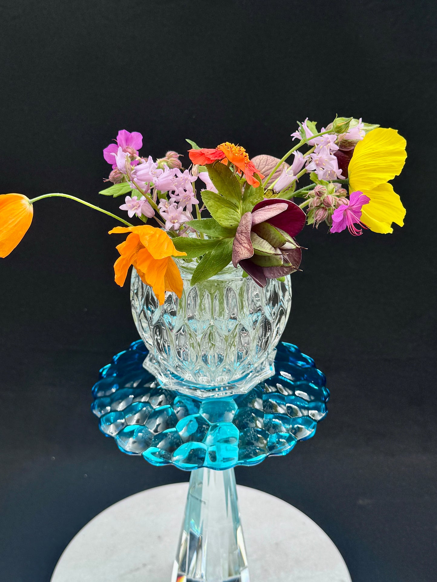 Stor vintage solcellelampe krystallfot med blå krave og glassfat