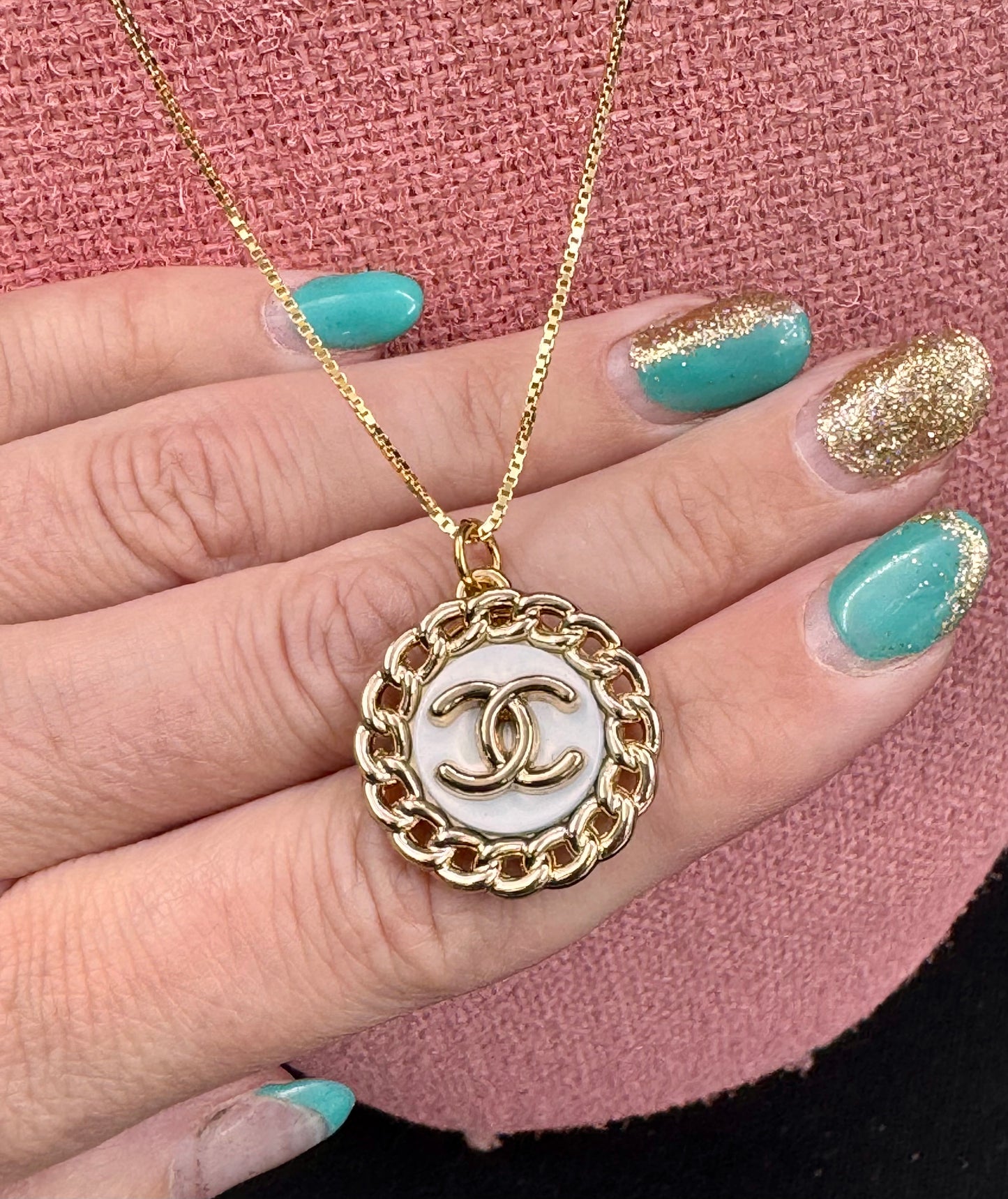 Vintage Chanel smykke gull og hvitt (23 mm)