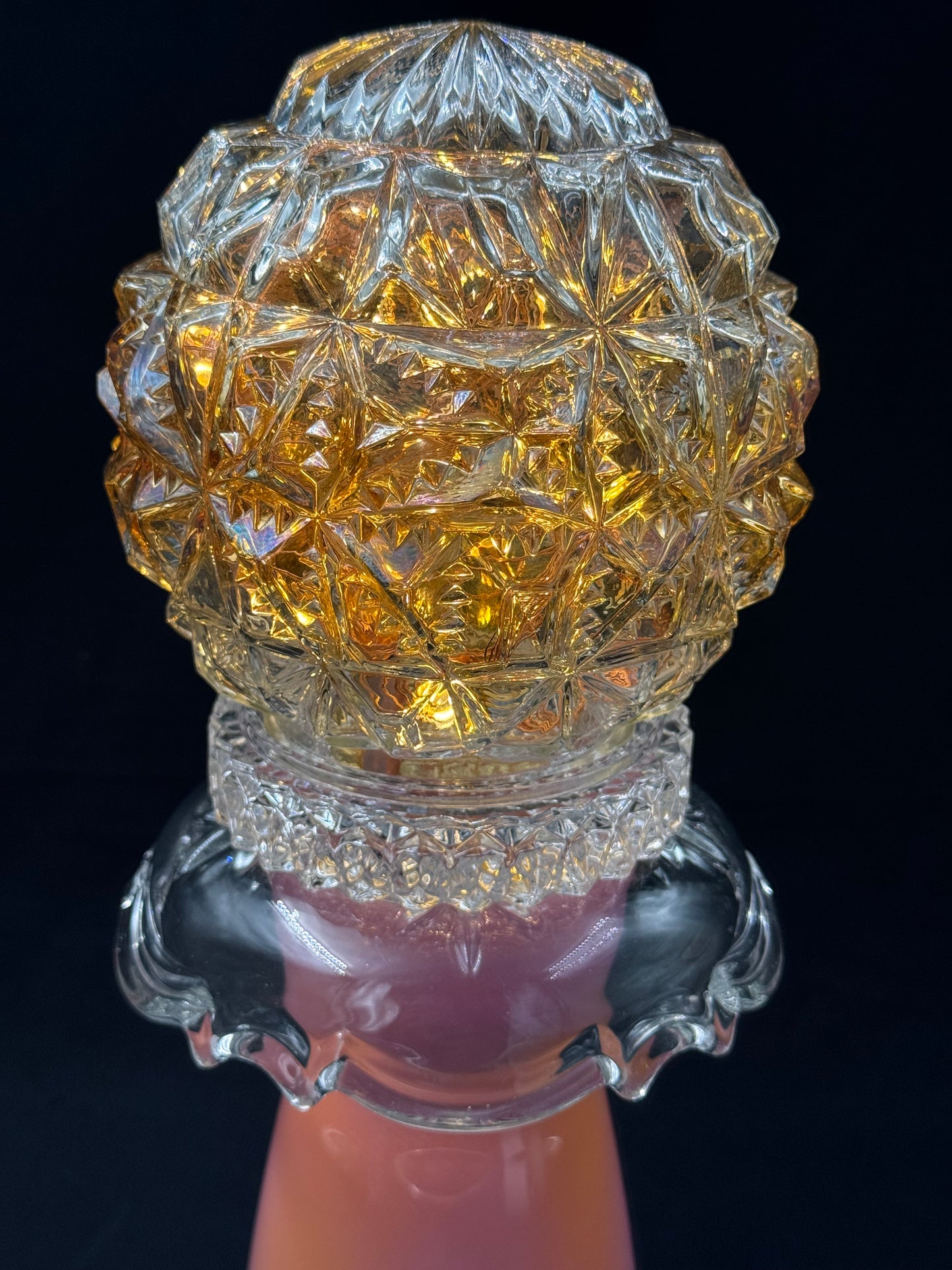 Vintage Diamantlampe med pastell rosa og hint av oransje fot og amber kuppel
