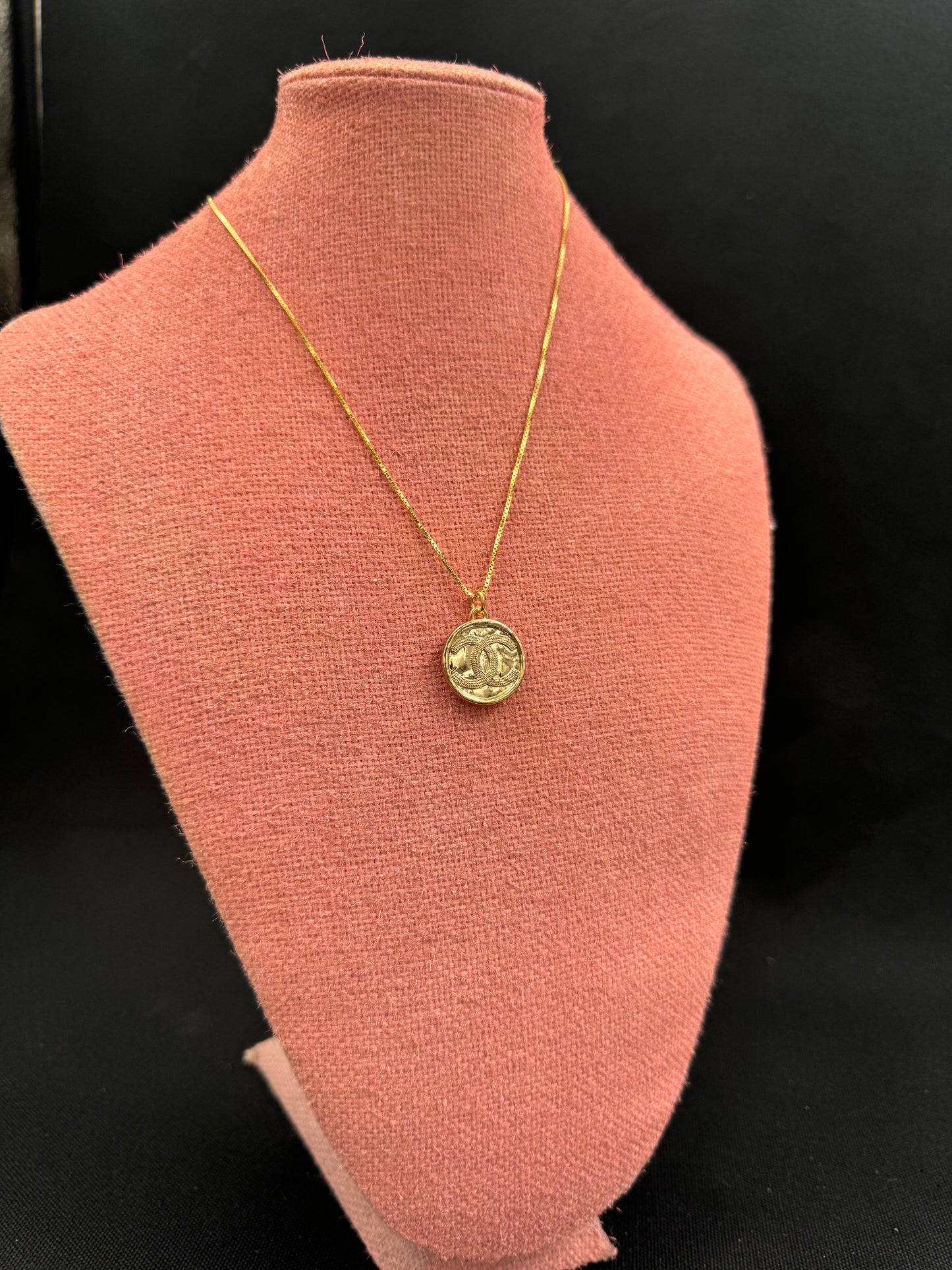 Vintage Chanel smykke gull med blankt bakstykke