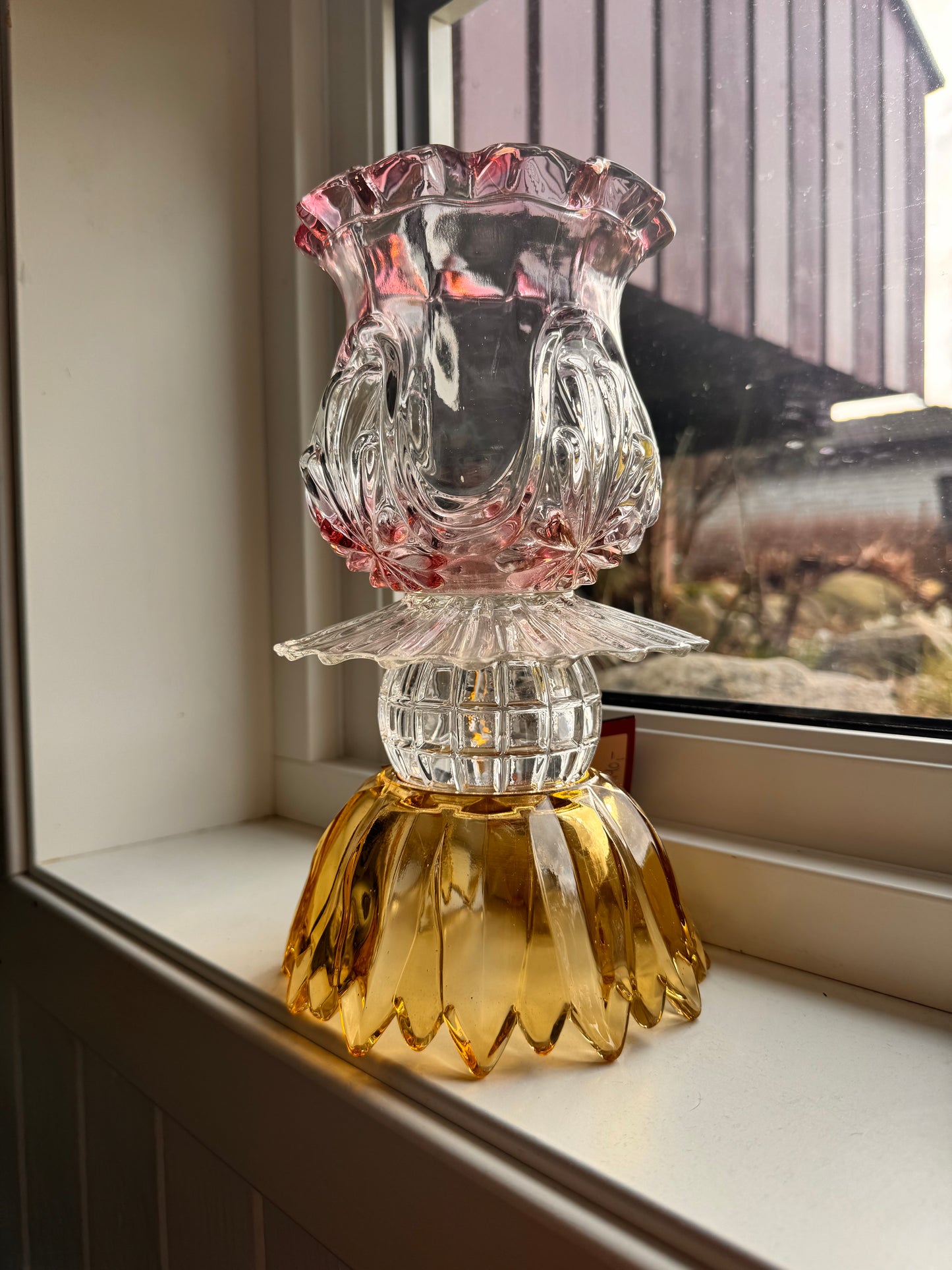 Vintage lykt i lilla og gul skål