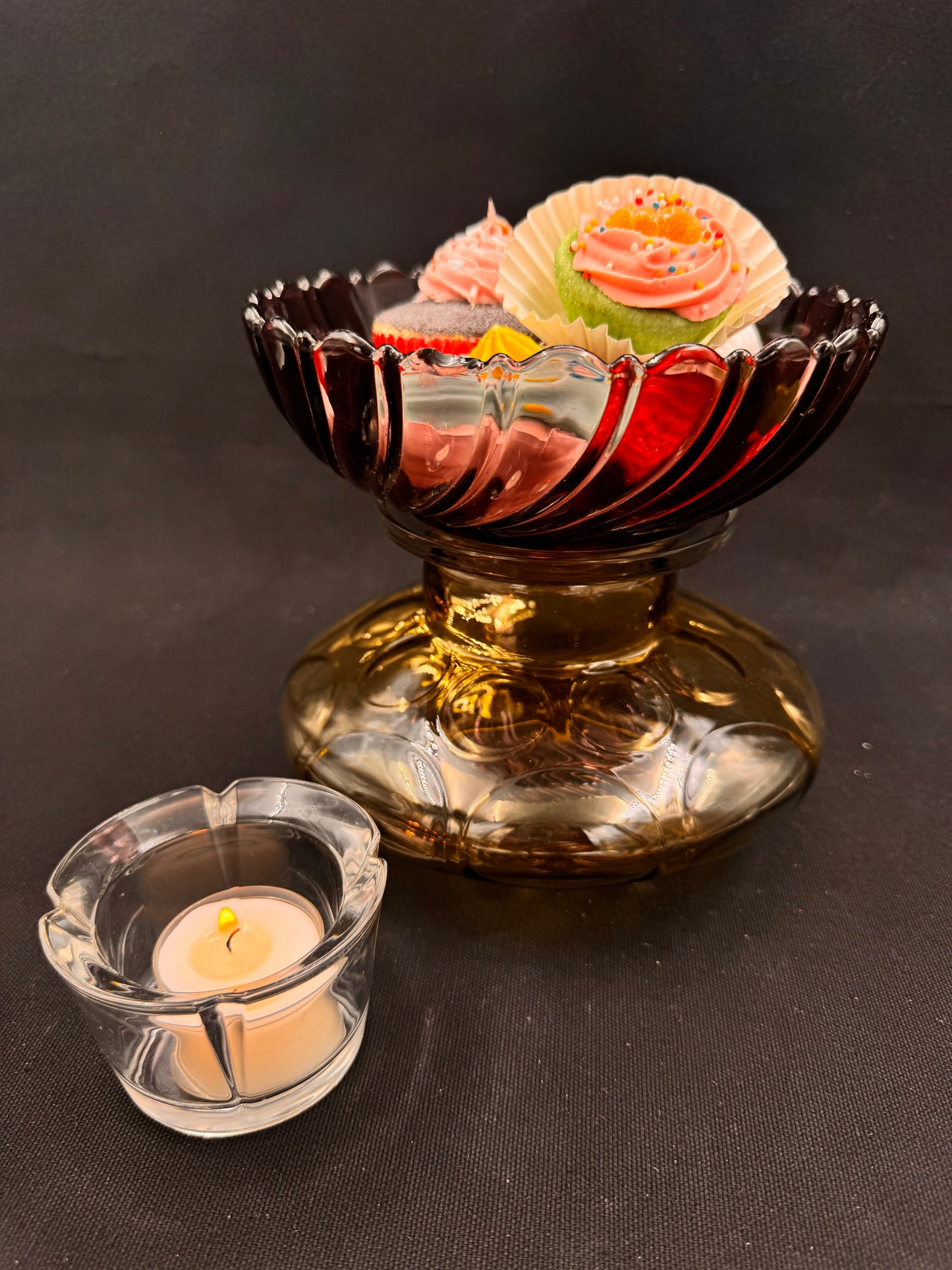 Vintage lykt grønn kuppel og lilla skål