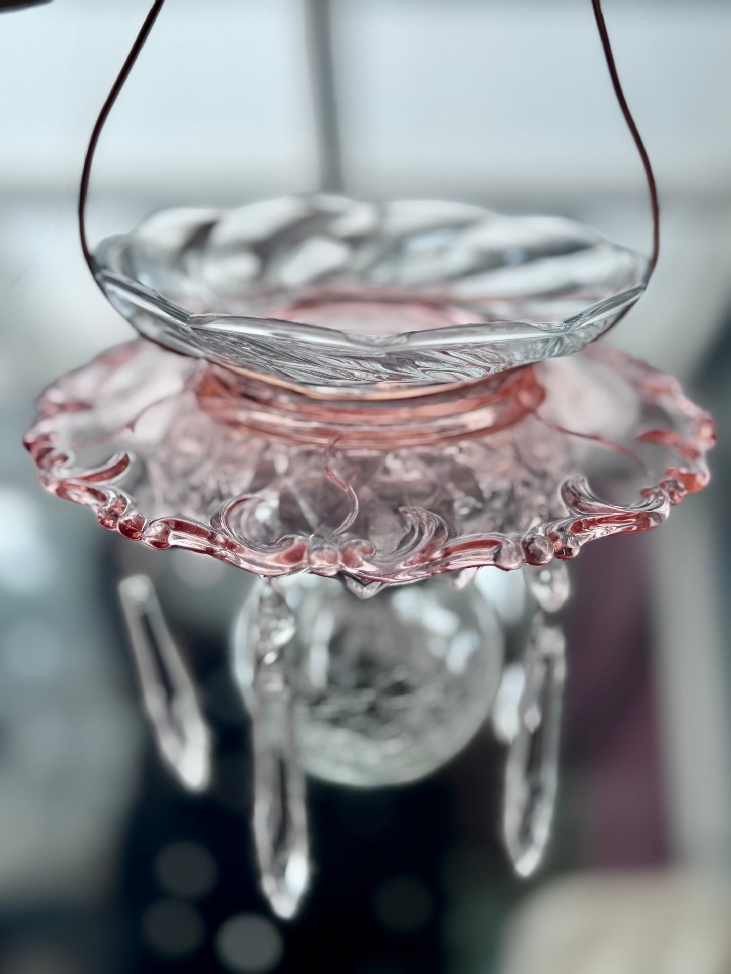 Vintage Solcellelampe hengelykt - rosa glass med romantiske blondemønster og prismer