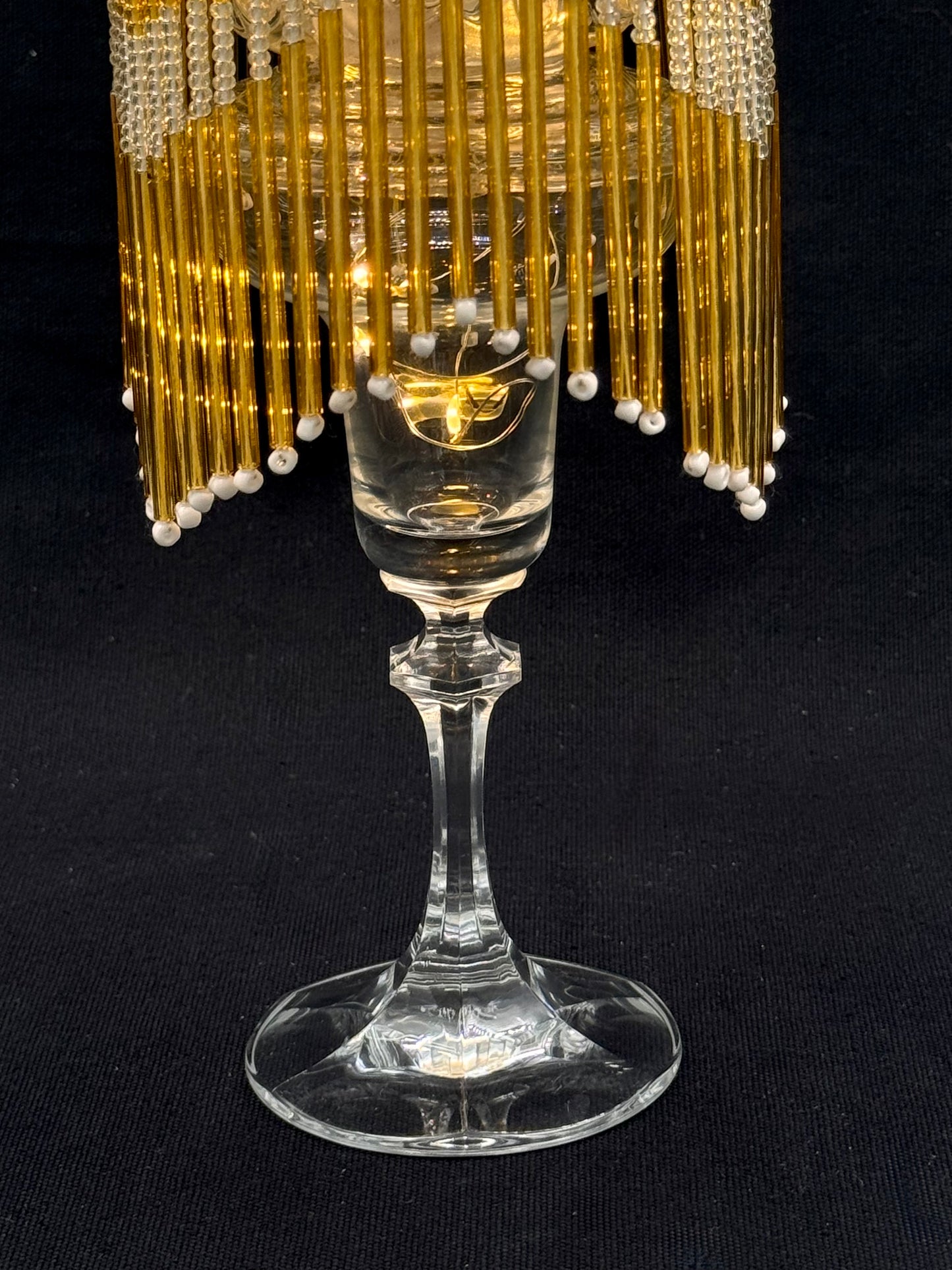 Vintage mini lyslenkelampe ambergul kuppel på stettfot