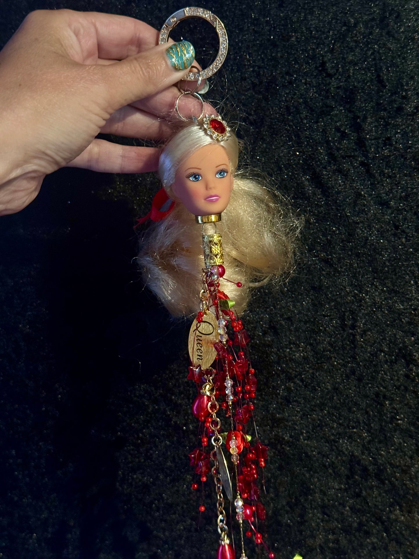 Vintage Barbie veskepynt. «Blondine med rød pynt»