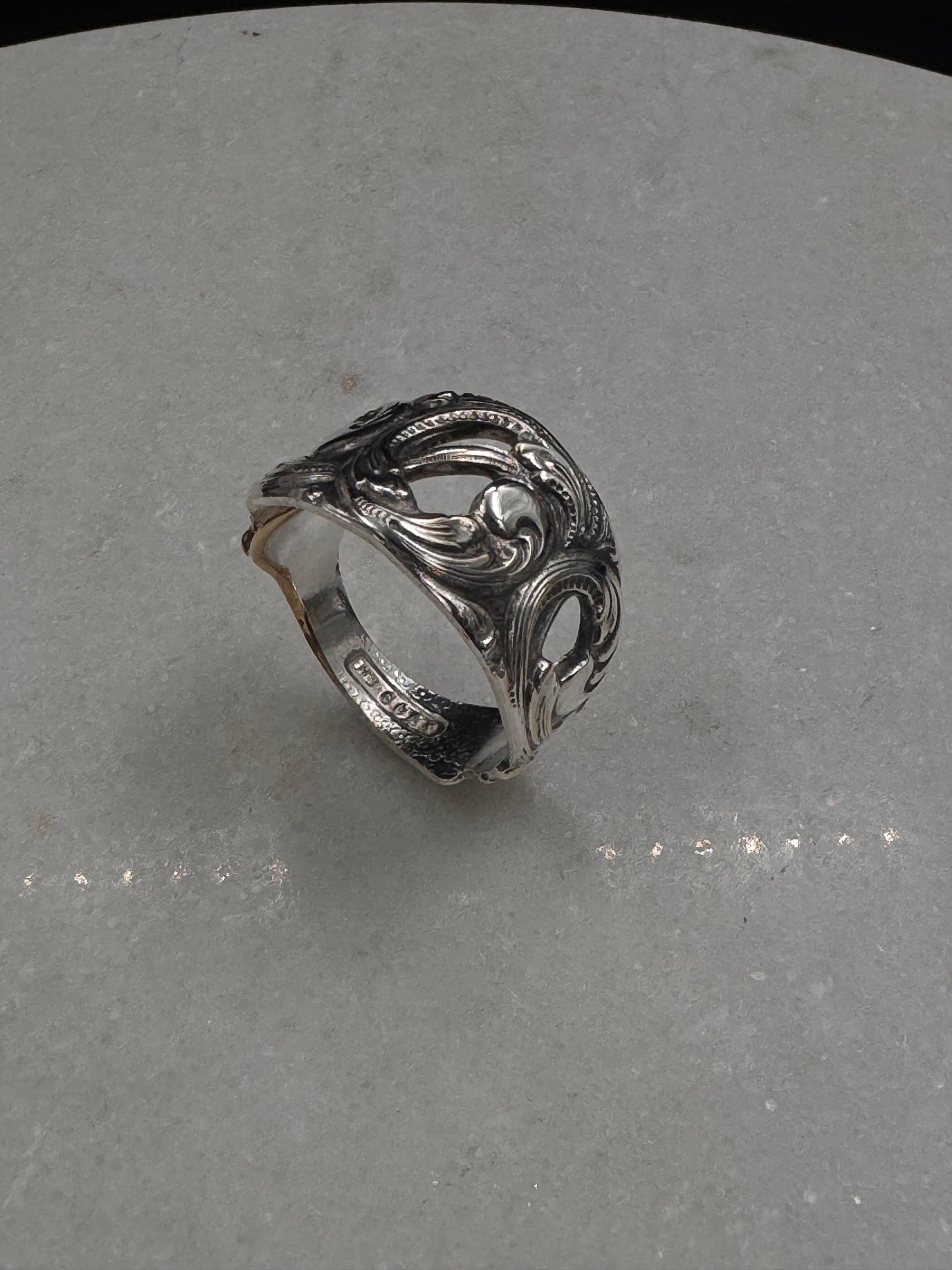 Vintage Skjerfring «Rokokko Hardanger» stor oksidert