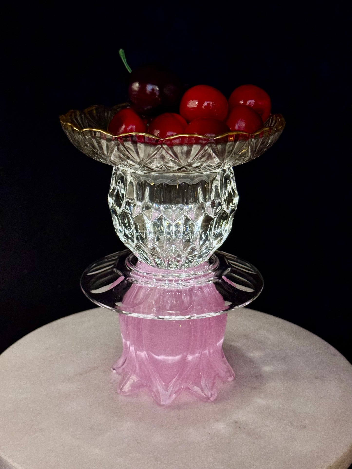 Mini Solcellelampe med rosa fot og glassfat