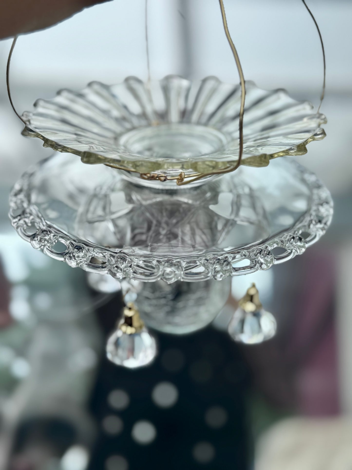 Vintage Solcellelampe hengelykt - klart glass og prismer med gulldetaljer