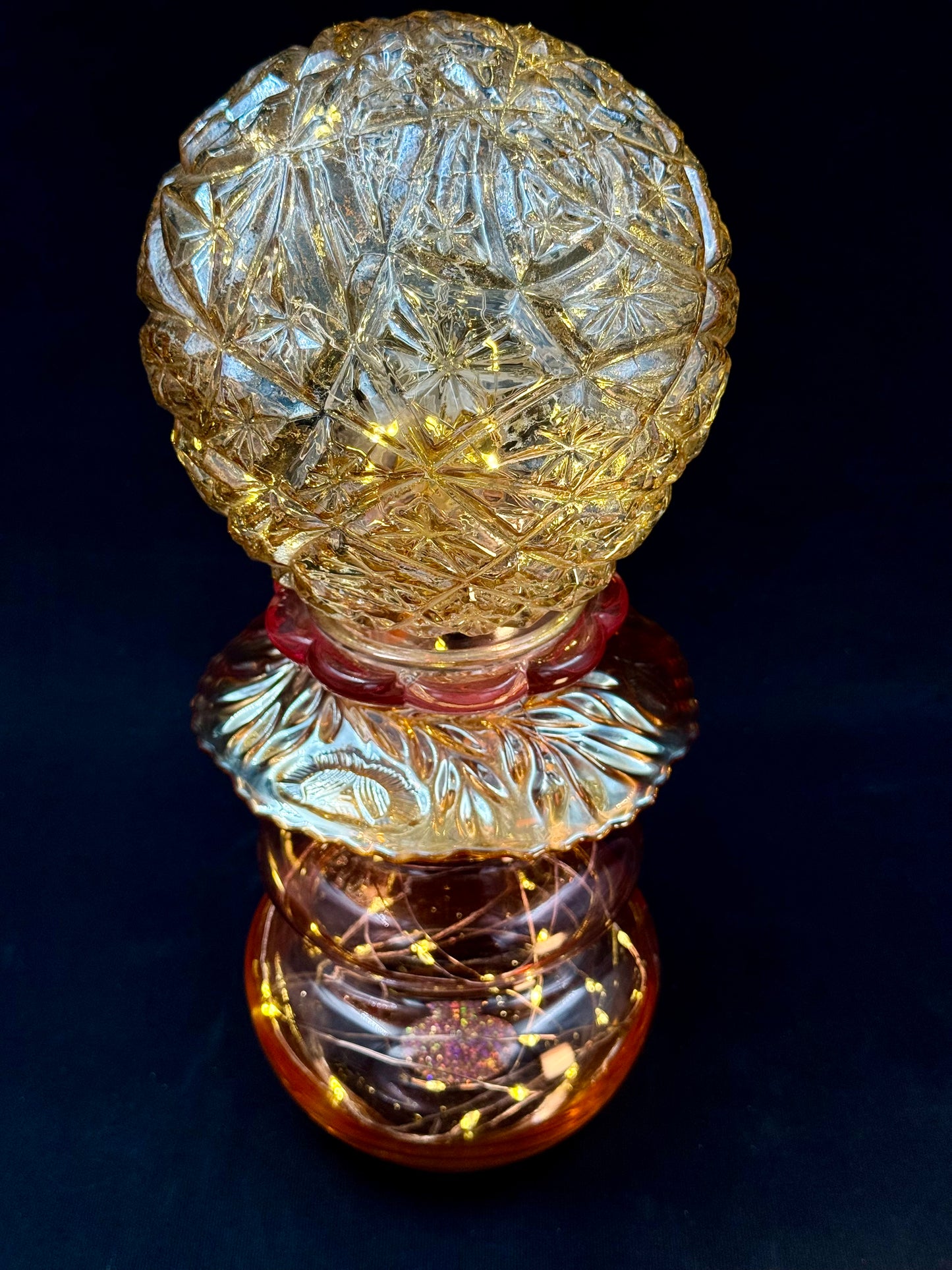 Vintage Diamantlampe med rosa og hint av oransje fot og amber kuppel