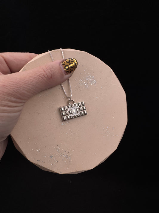 Vintage Chanel smykke i sølv formet som en veske