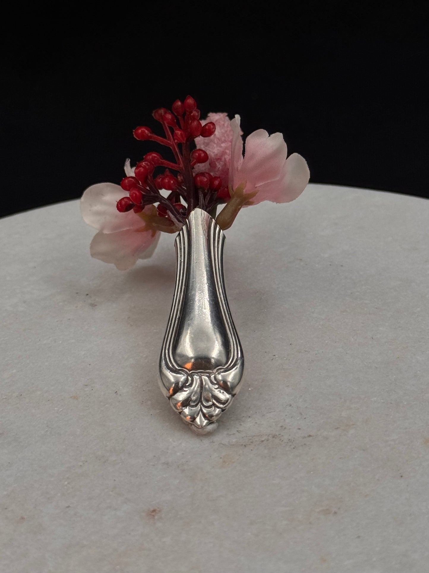 Vintage Blomstervase Brosje - Rød og rosa blomst