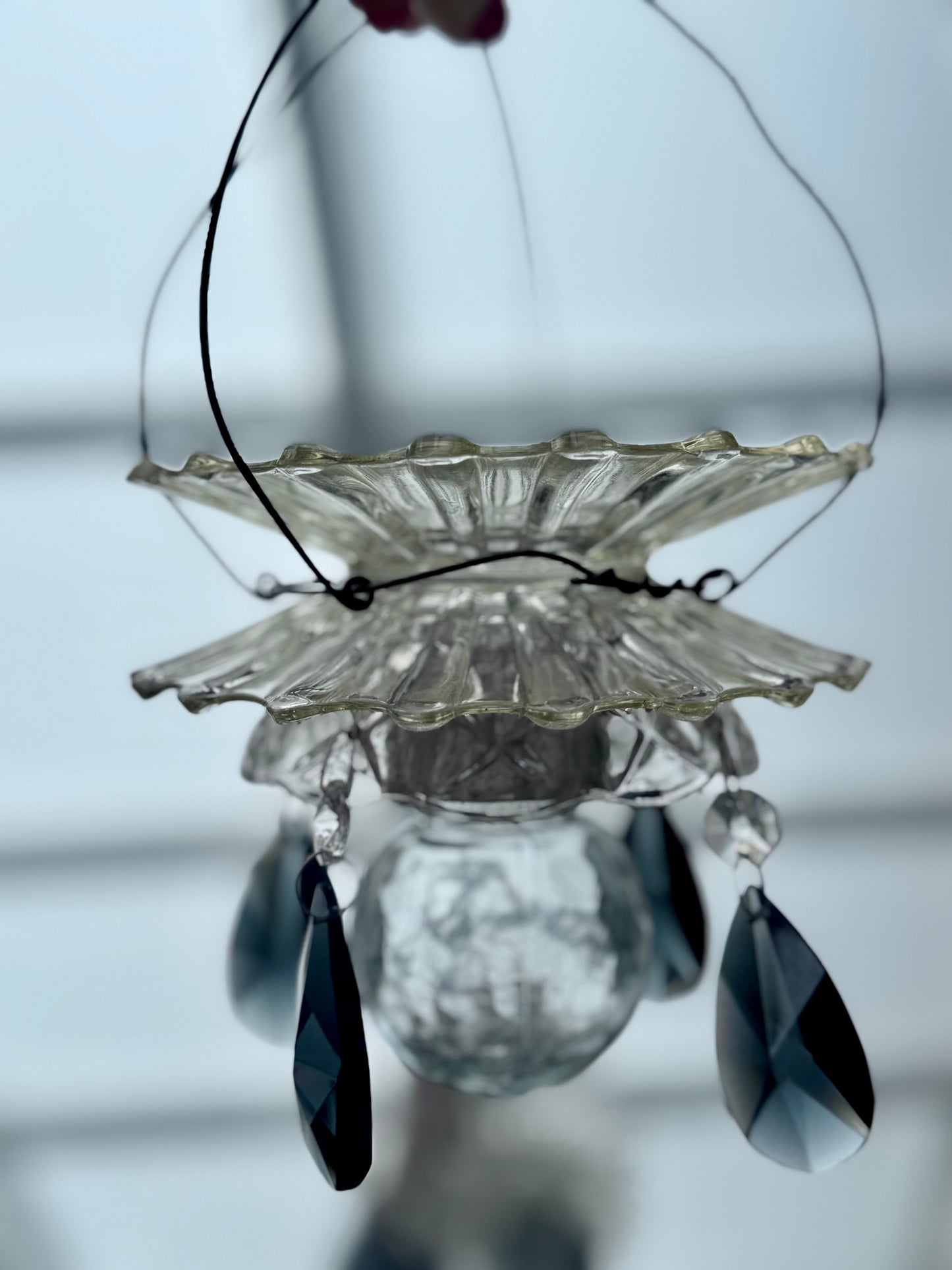 Vintage Solcellelampe hengelykt - klart glass og prismer i svart