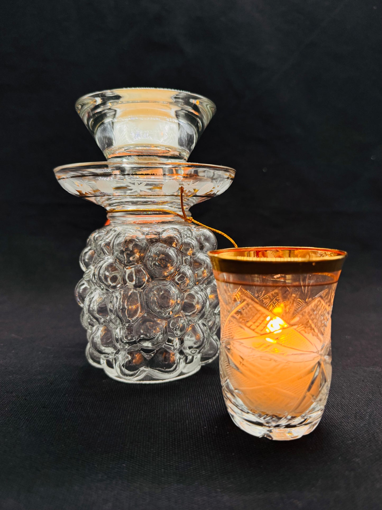 Vintage lyslykt med bobleglass og gulldetaljer