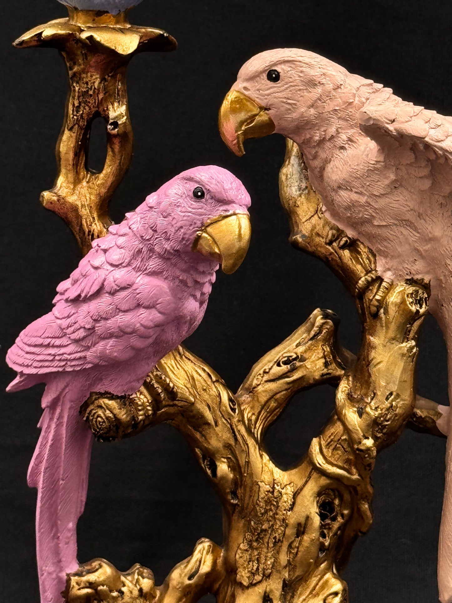 Redesignet Papegøye i gull, rosa og lilla