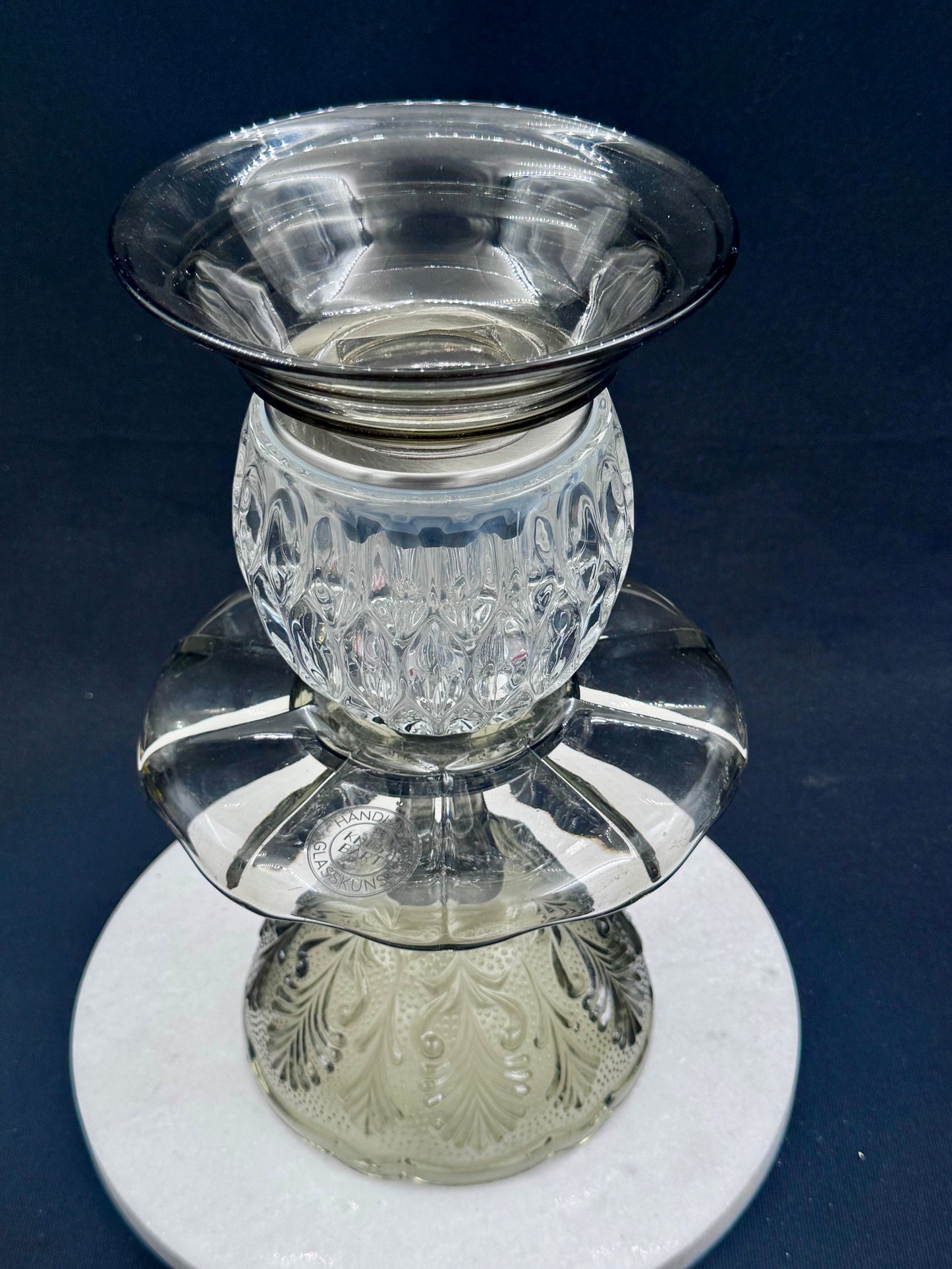 Stor vintage solcellelampe med smoke grå fot og skål i smoke grå