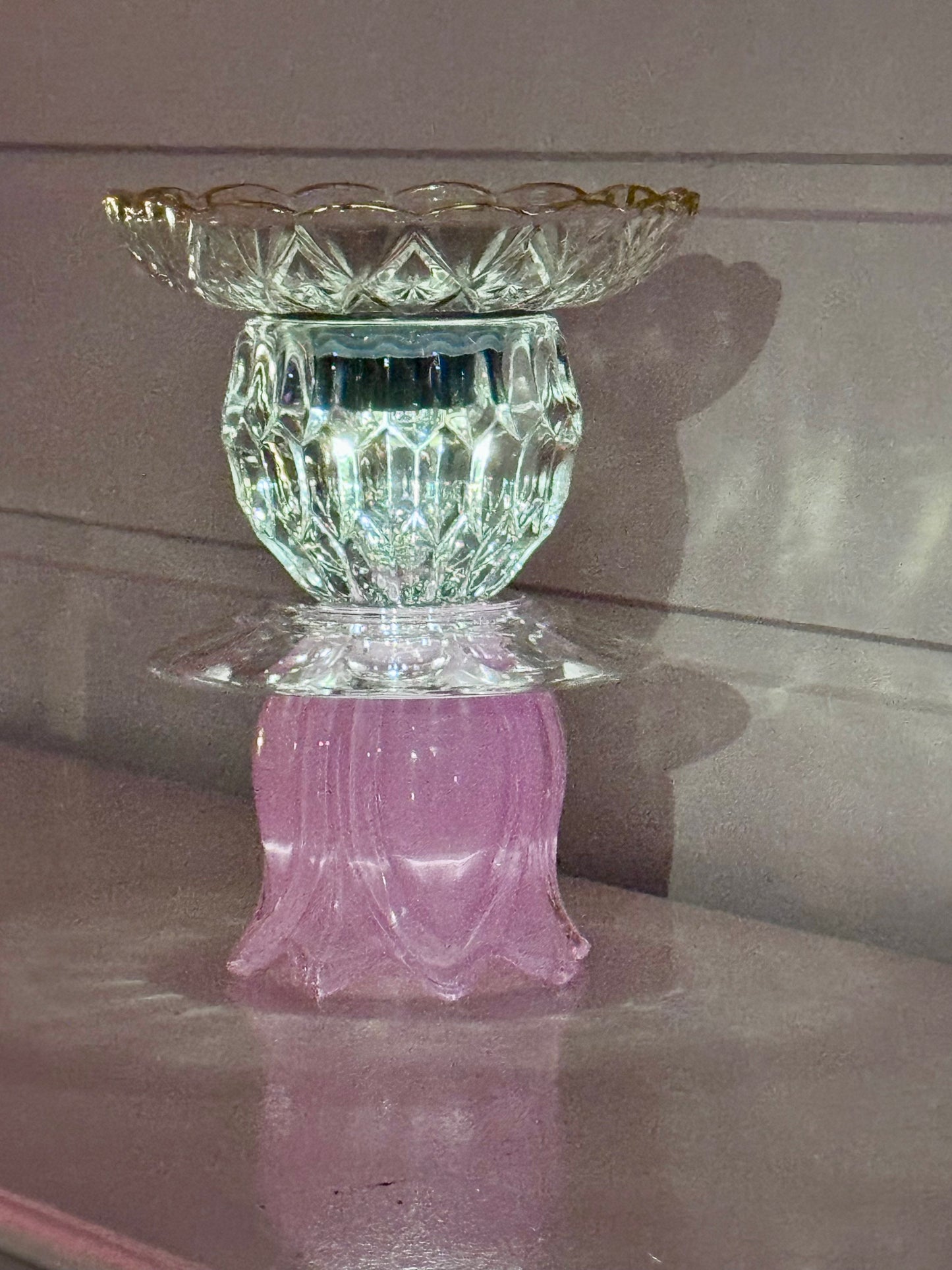 Mini Solcellelampe med rosa fot og glassfat