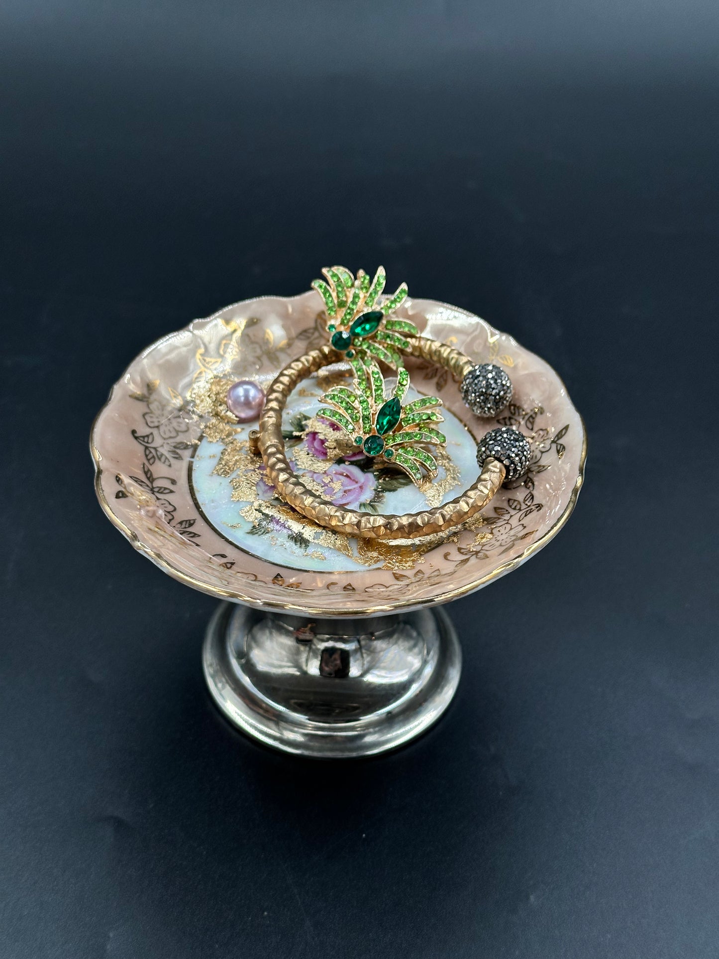 Vulvakunst med sølvfot - rosemaling og lilla perle