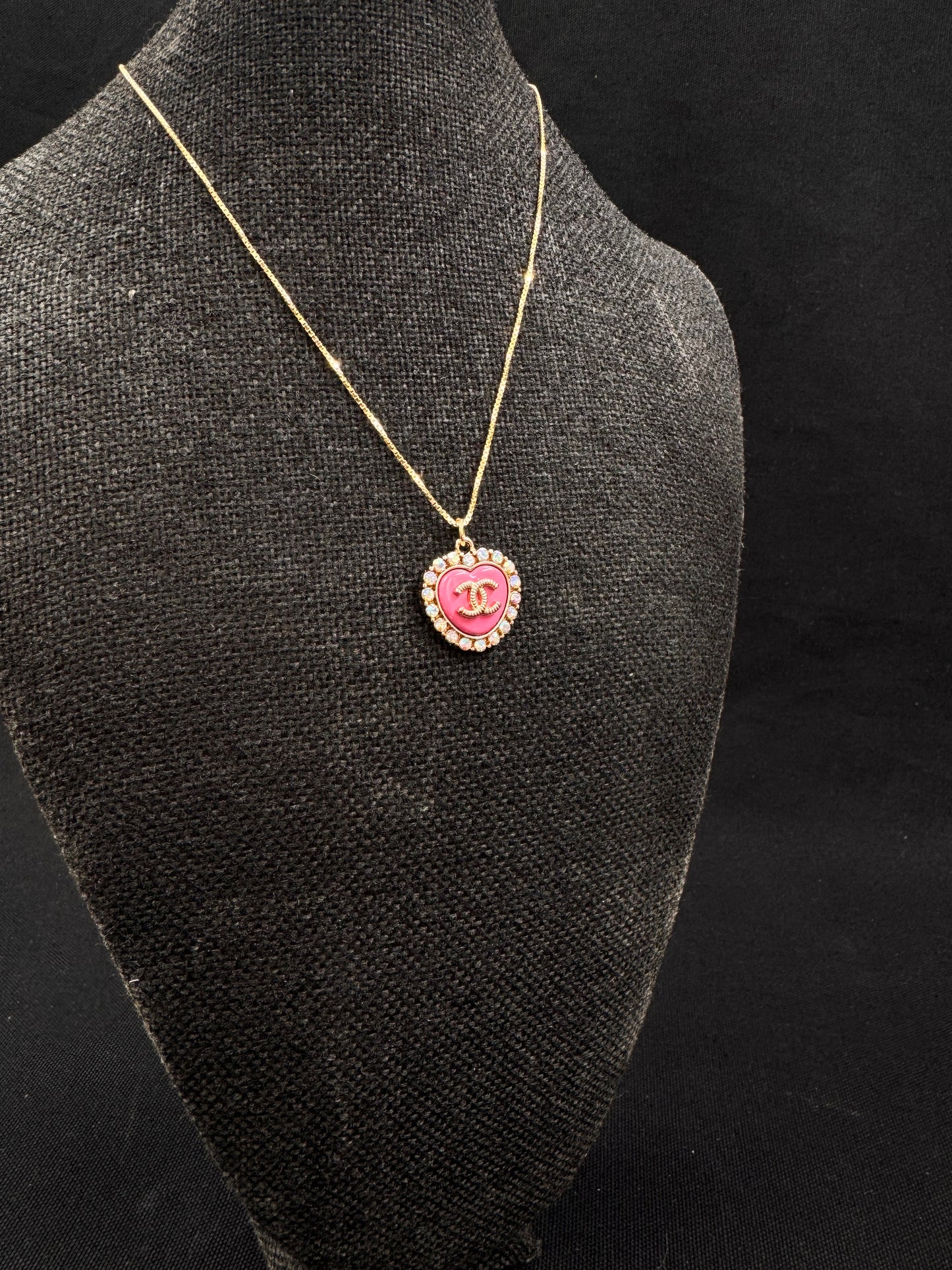 Vintage Chanel smykke gull og rosa hjerte og fargerike diamanter