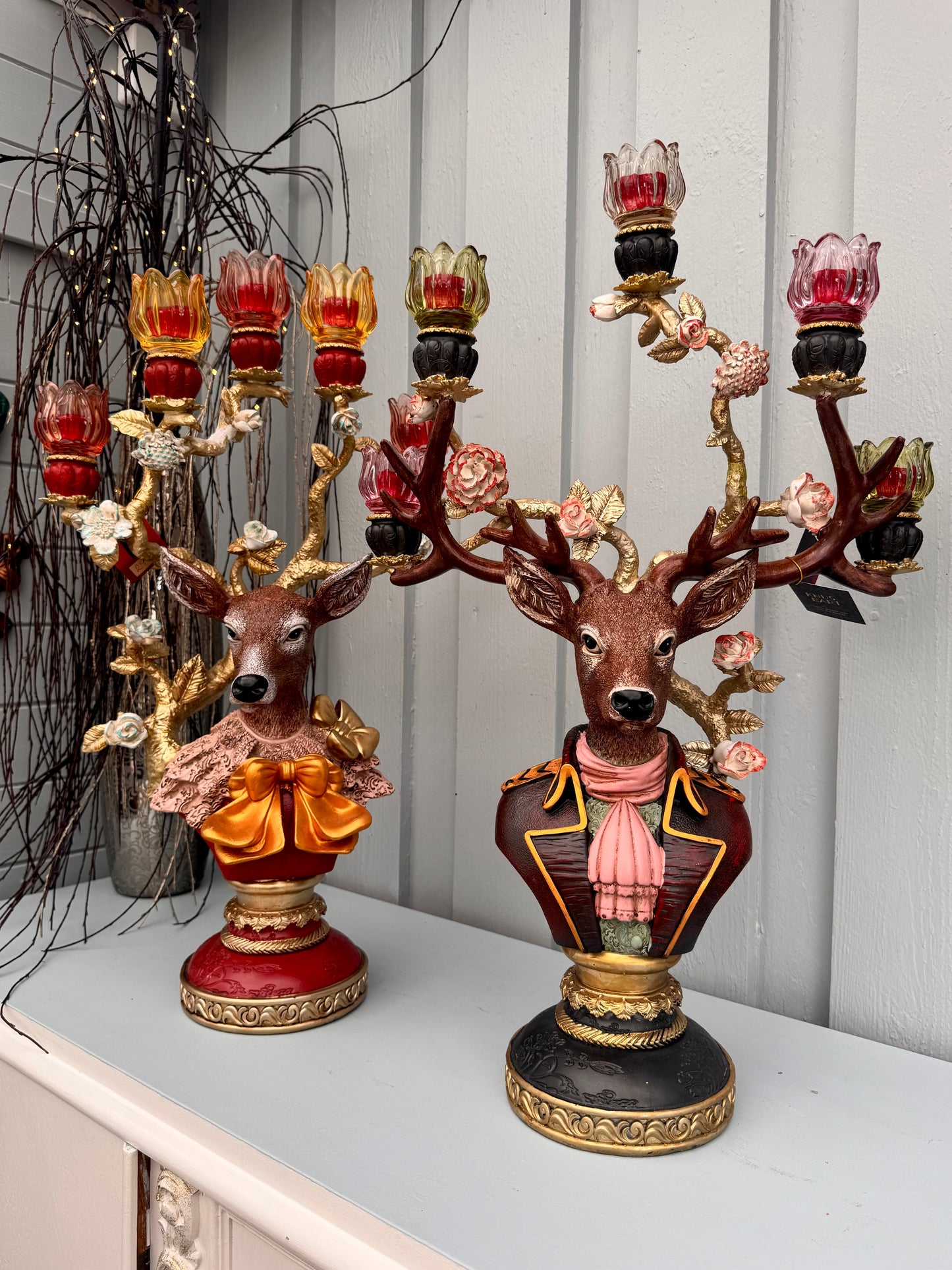 Redesignet hjorten Erika i rødt og oransje