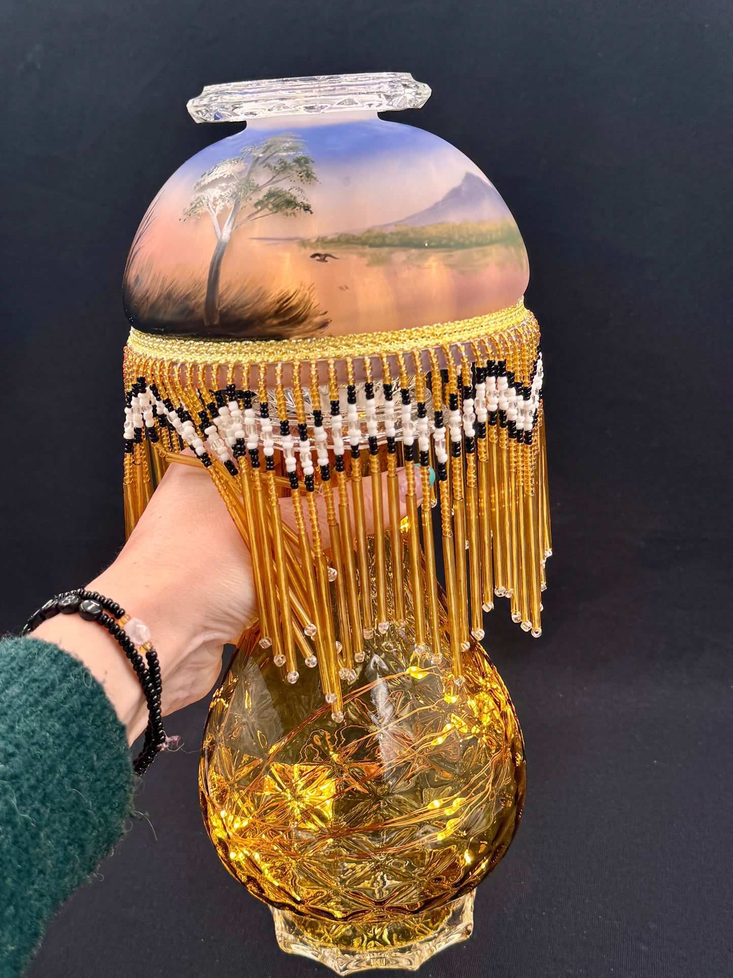 Vintage lyslenkelampe ambergul fot og kuppel glassfrynser