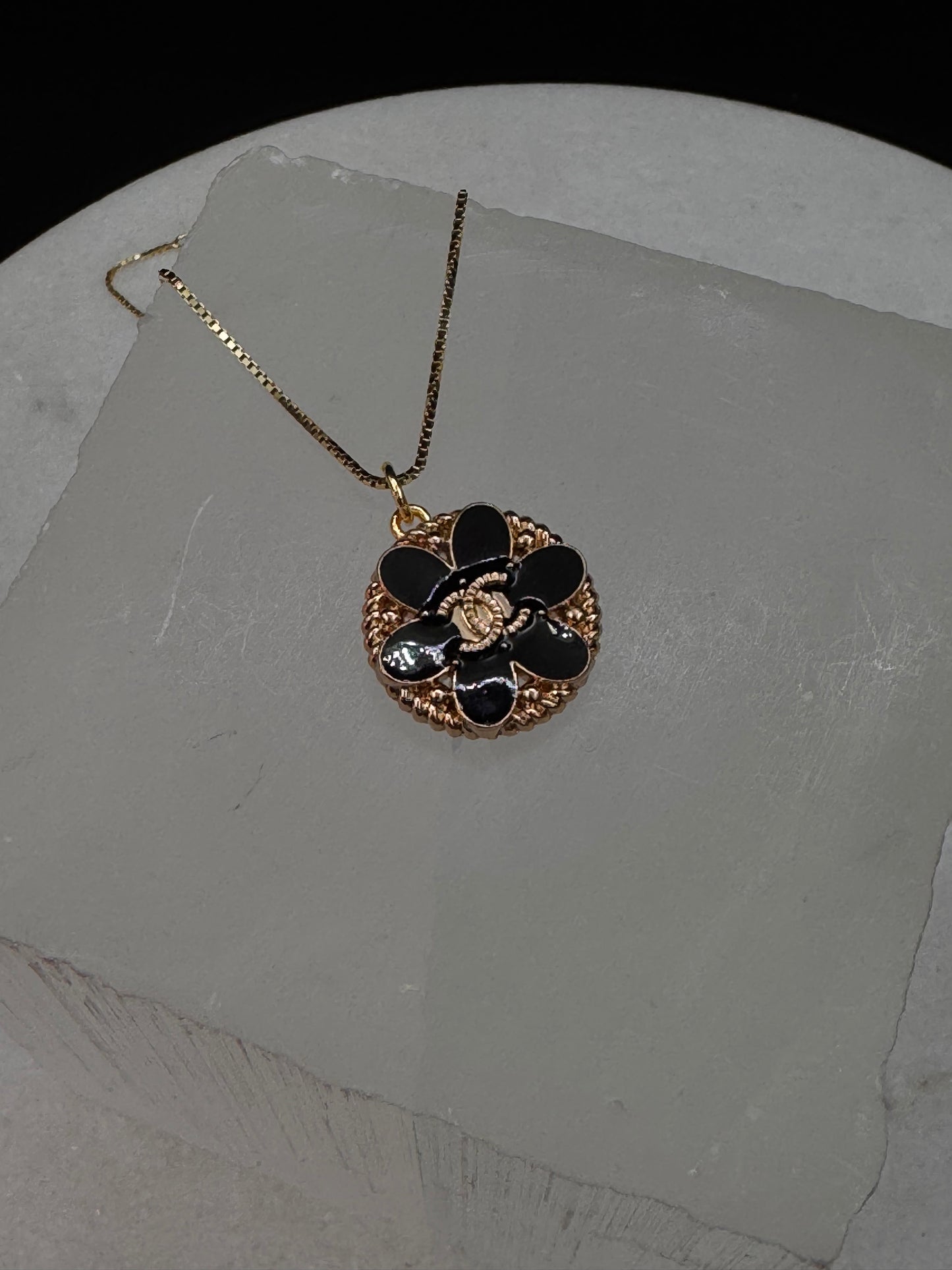 Vintage Chanel smykke svart og gull