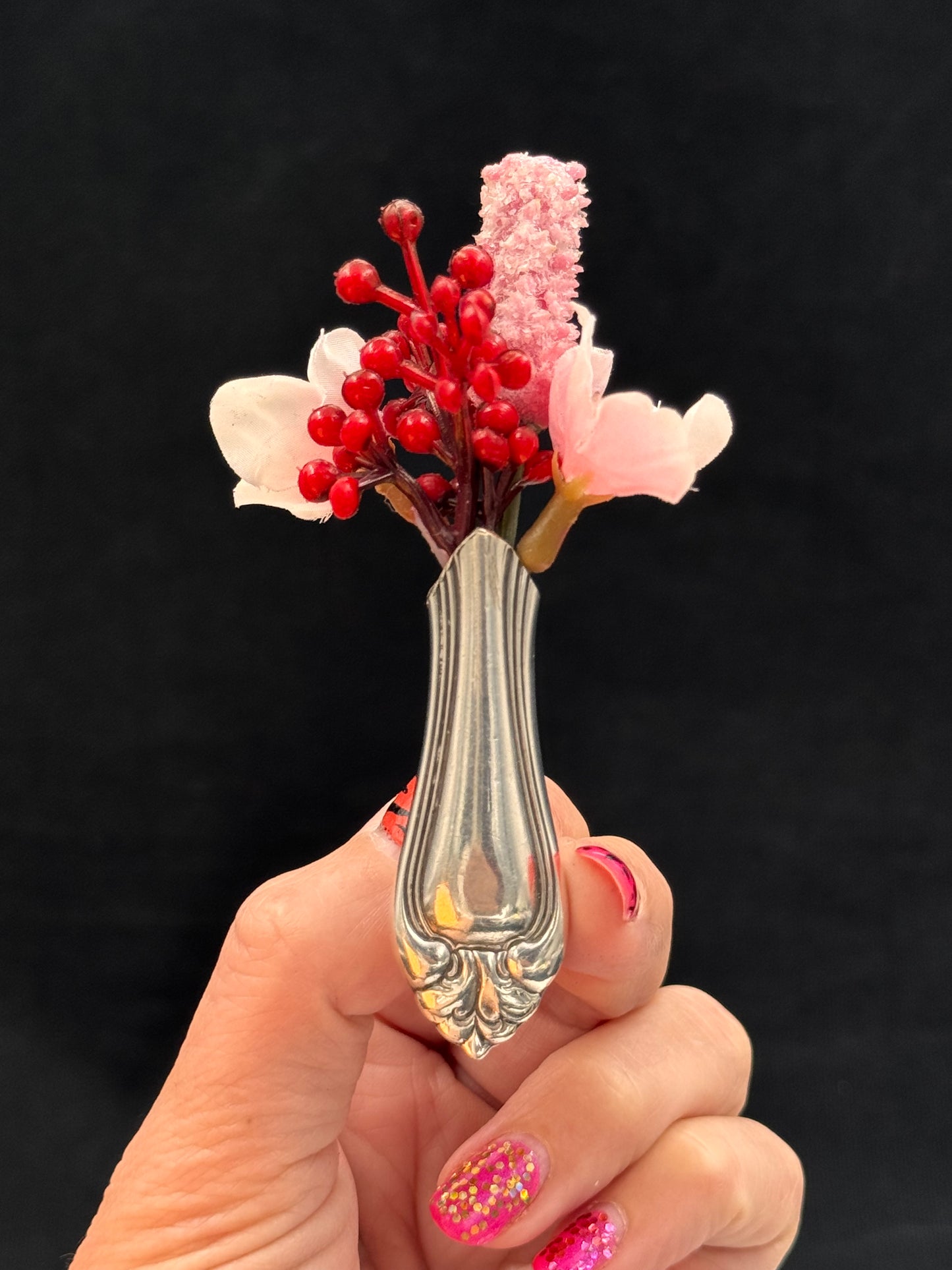 Vintage Blomstervase Brosje - Rød og rosa blomst