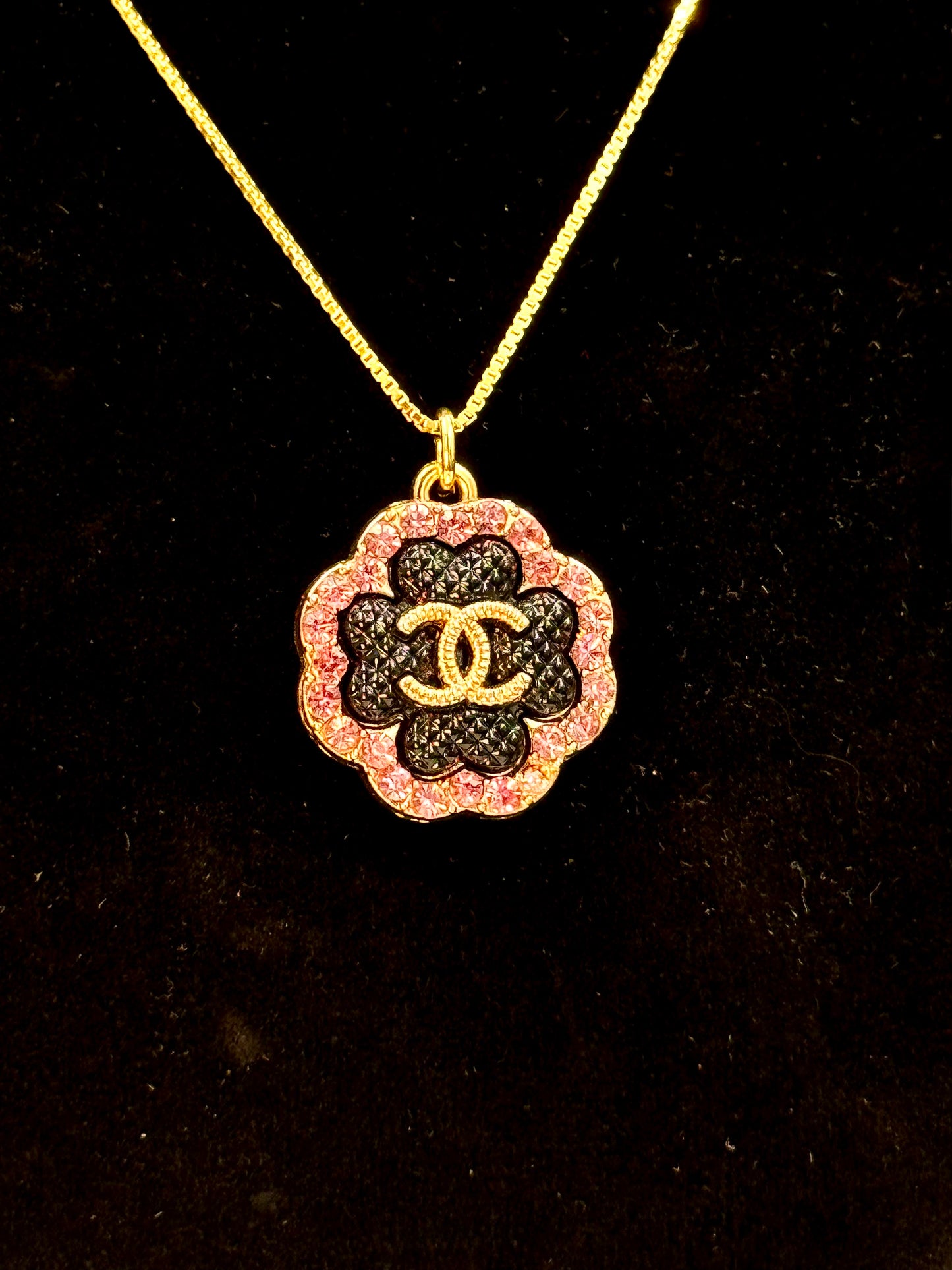 Vintage Chanel smykke svart og rosa diamanter
