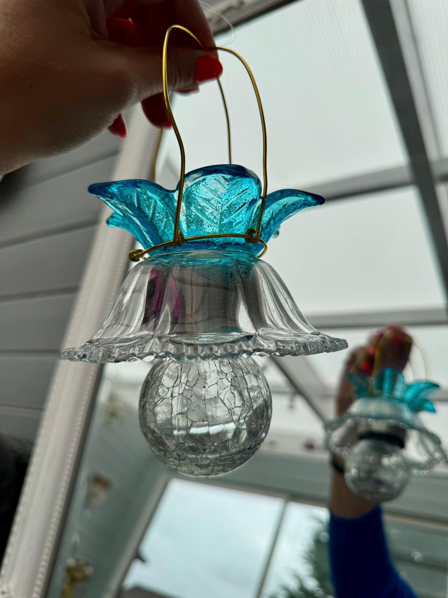 Vintage Solcellelampe hengelykt - klart glass og blå blomst