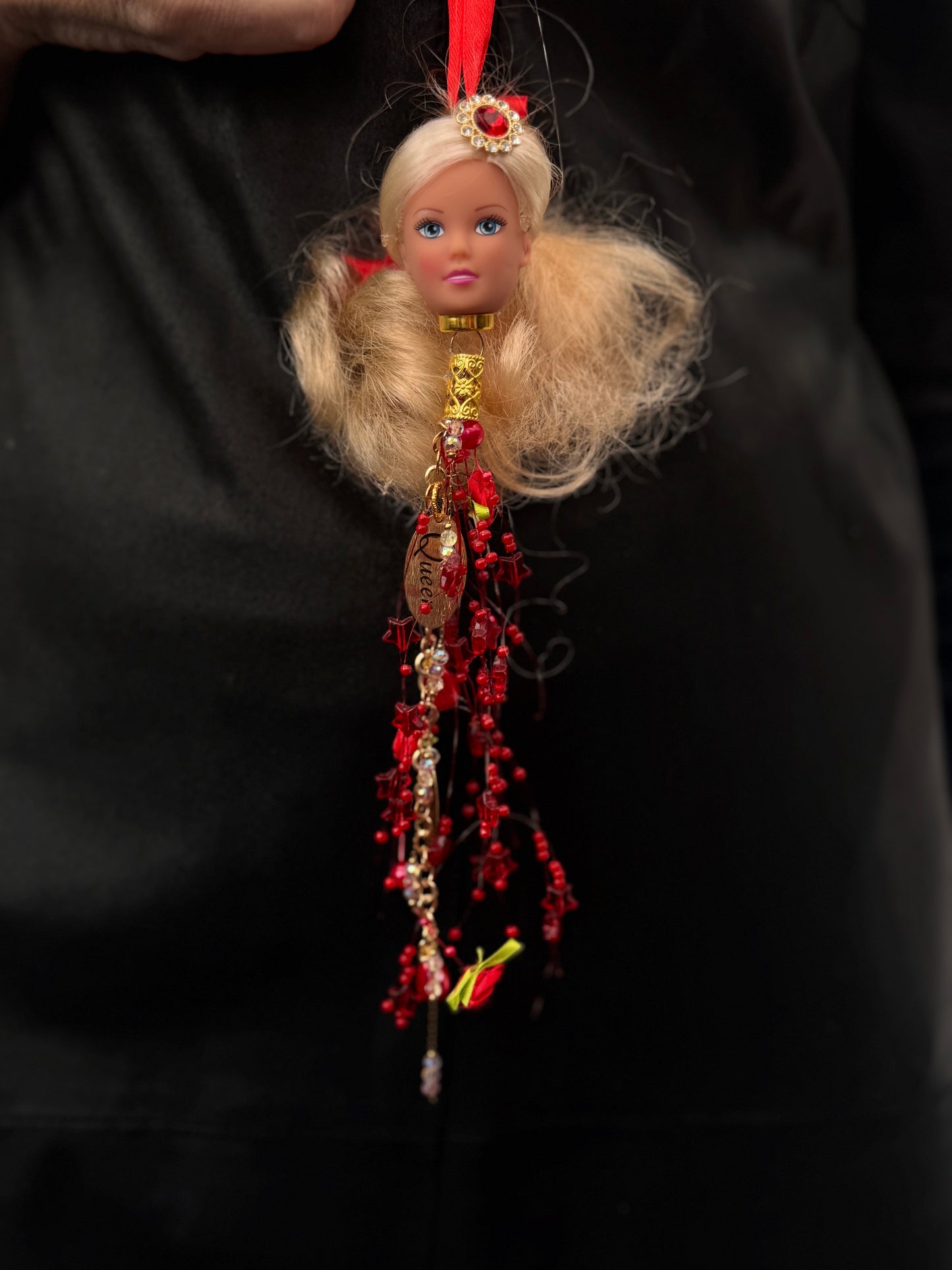 Vintage Barbie julekule «Blondine med julerød pynt»