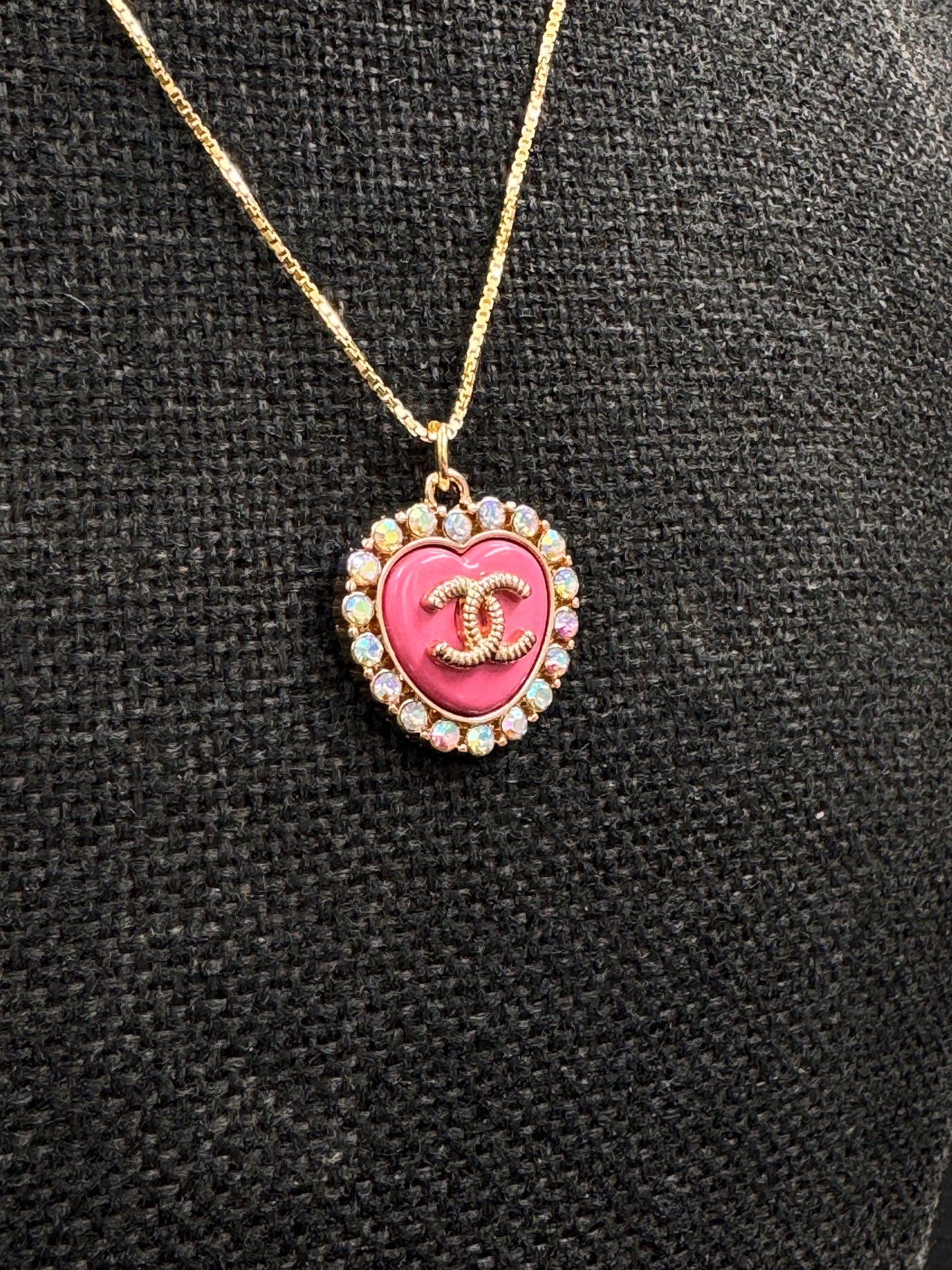 Vintage Chanel smykke gull og rosa hjerte og fargerike diamanter