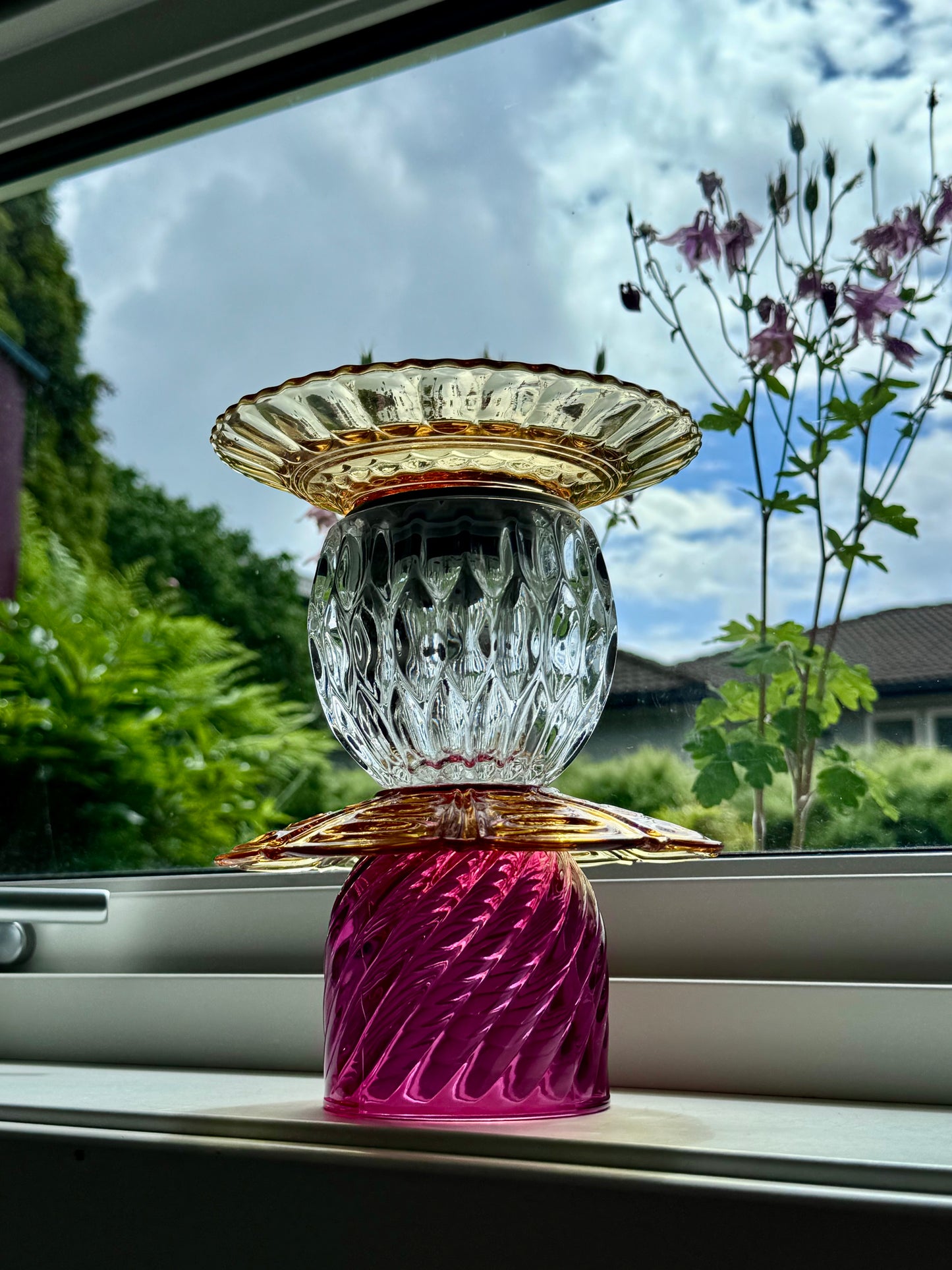 Vintage solcellelampe mørk rosa og rav pressglassfat