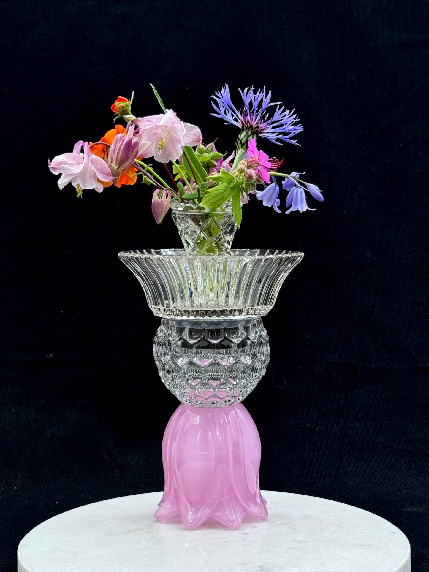 Mini Solcellelampe med rosa fot og glasskål