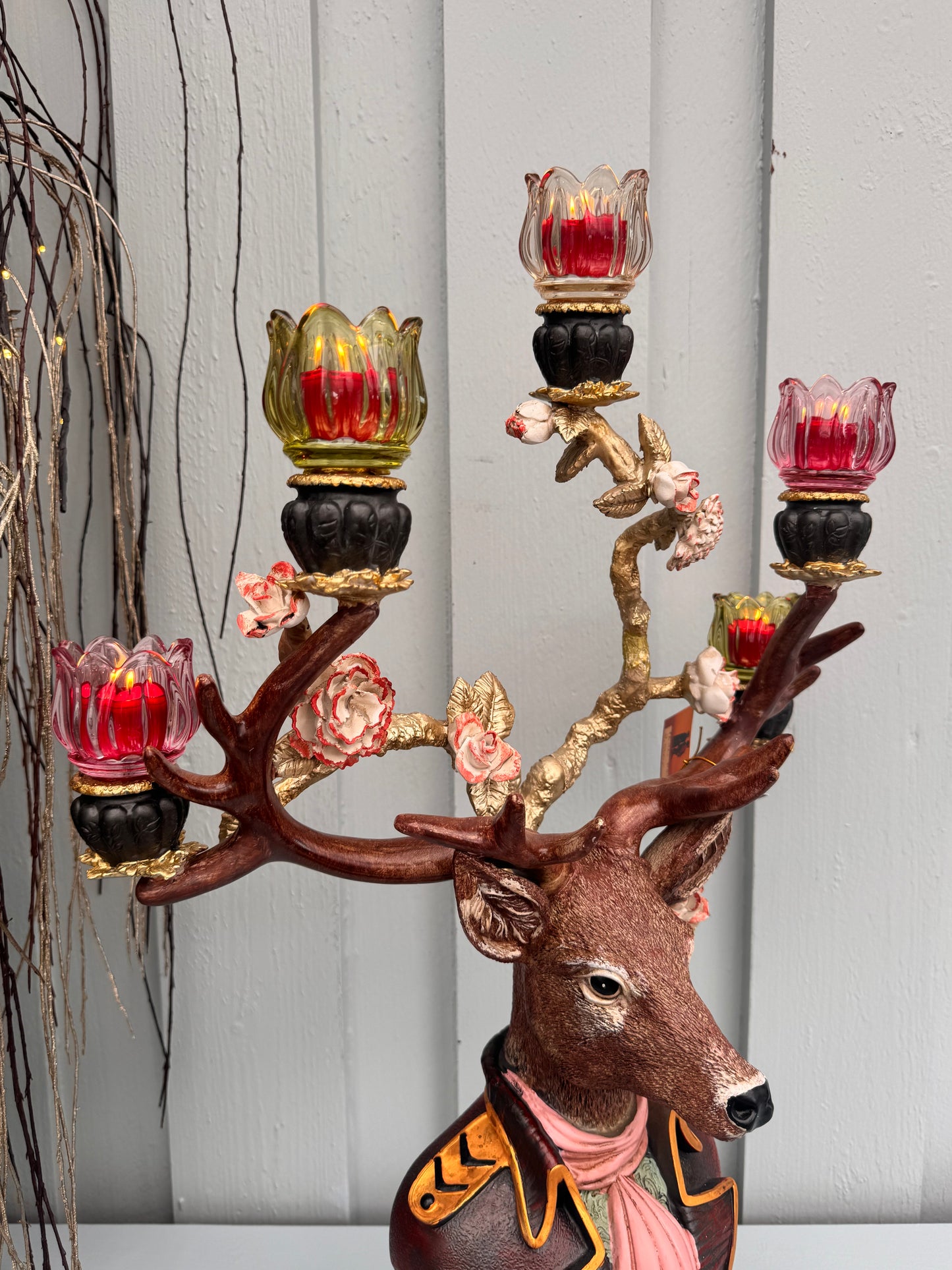 Redesignet hjorten Alexander i grønt og rosa