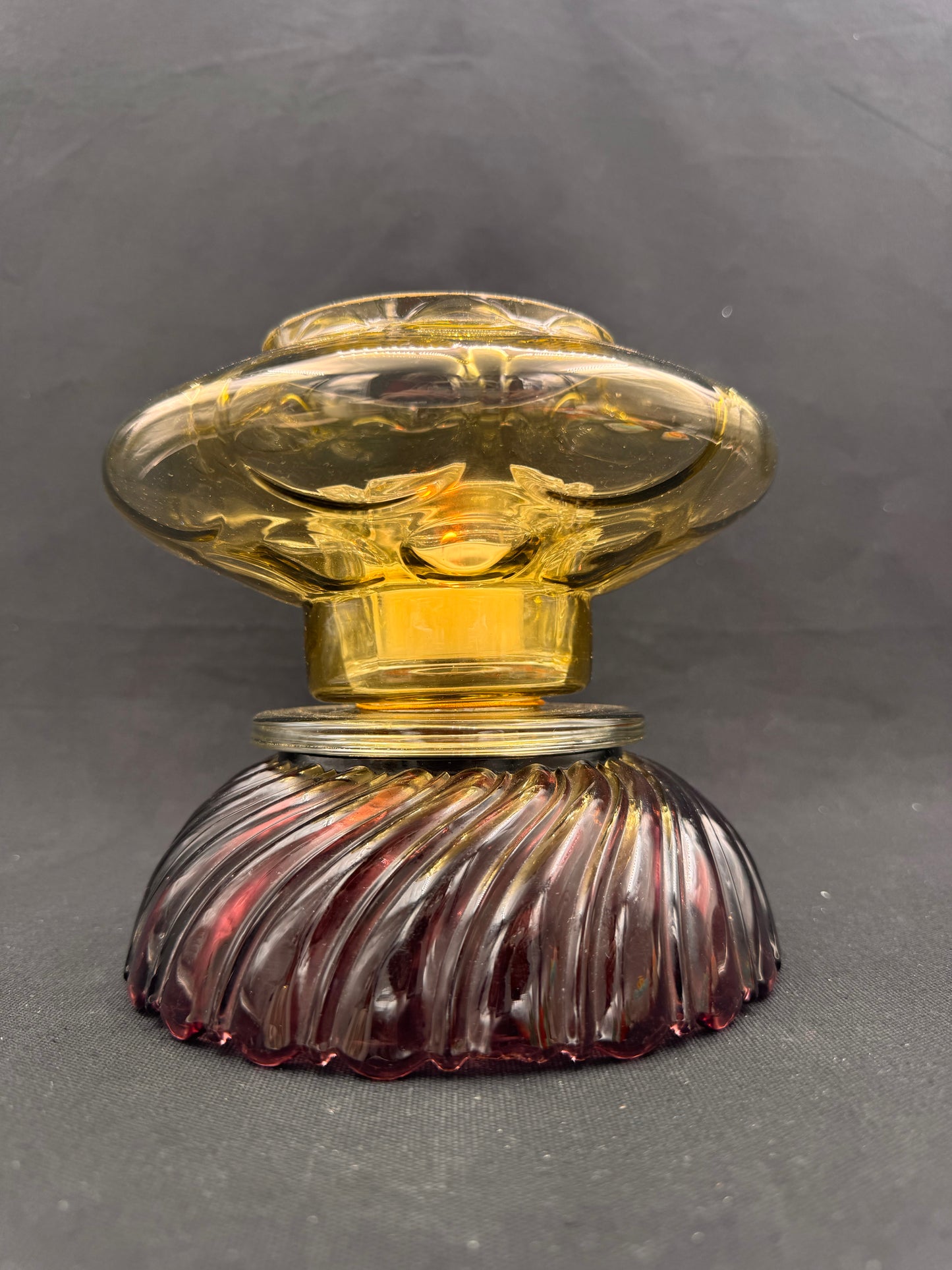 Vintage lykt grønn kuppel og lilla skål