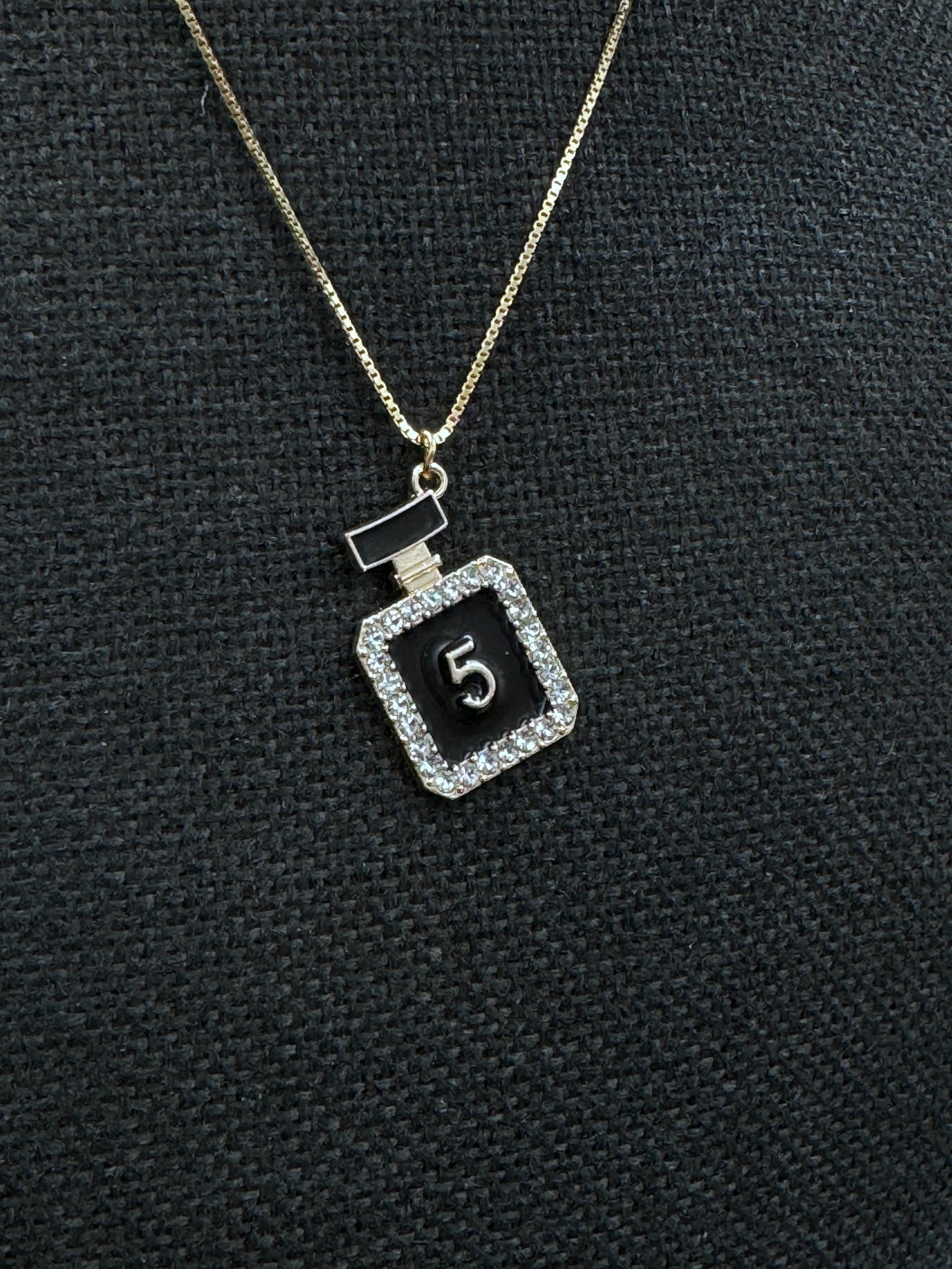 Chanel «look a like» charm parfyme nr 5