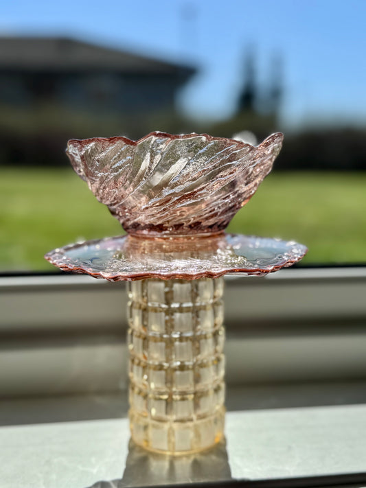 Vintage lysestake i champagne og rosa skål