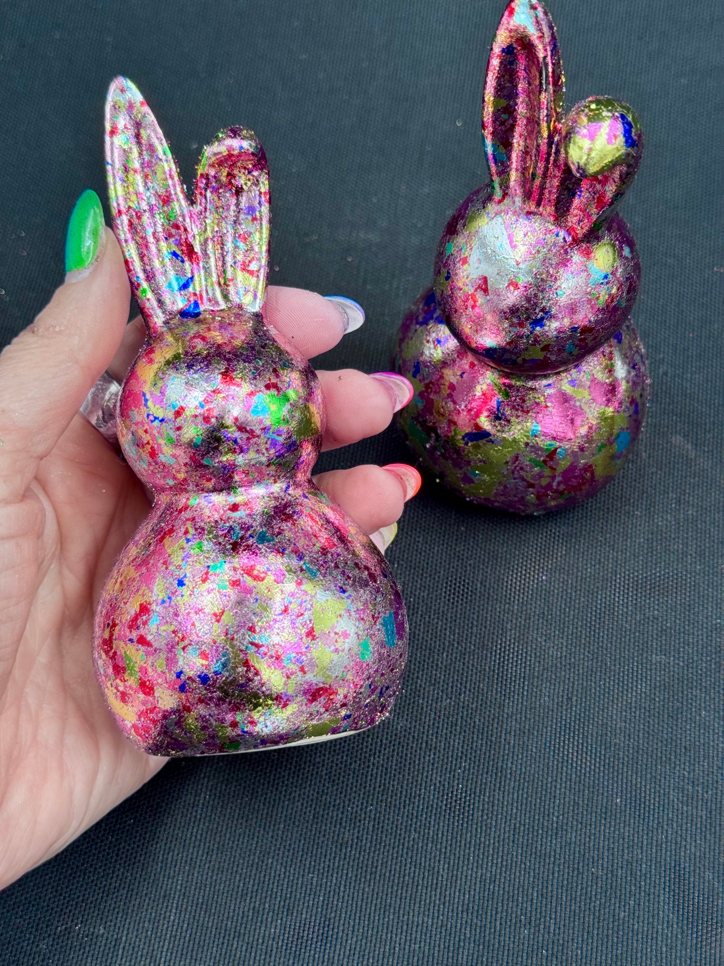 2 Sassy og fargerike kaniner