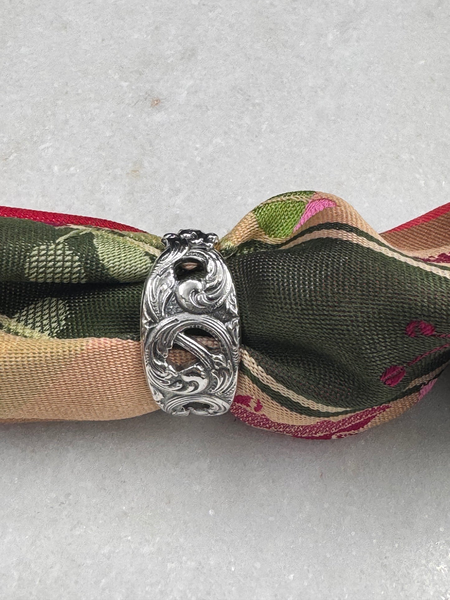 Vintage Skjerfring «Rokokko Hardanger» stor oksidert