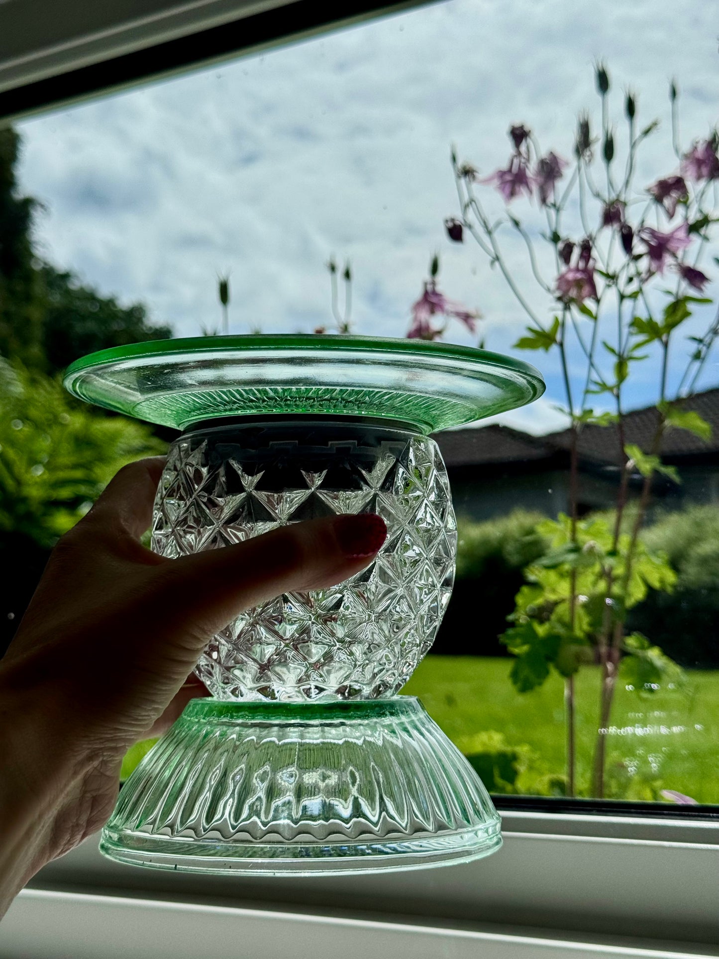 Vintage solcellelampe i grønt uranglass og grønt glassfat