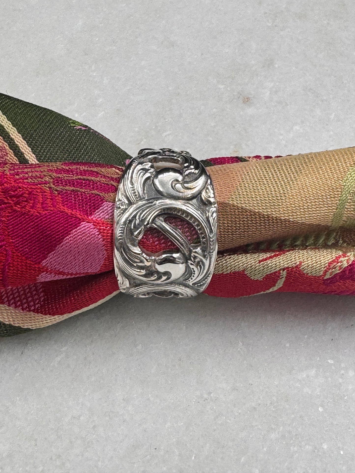 Vintage Skjerfring «Rokokko Hardanger» stor oksidert