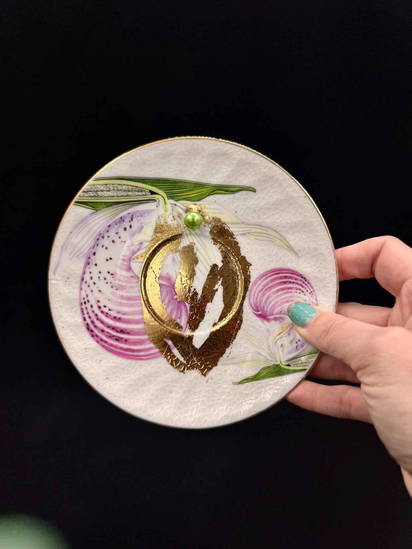 Vulvakunst rosa orkideblomst og limegrønn perle