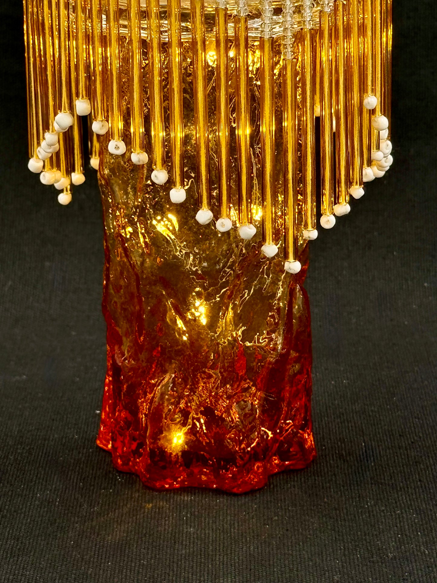 Vintage mini lyslenkelampe ambergul fot og kuppel glassfrynser