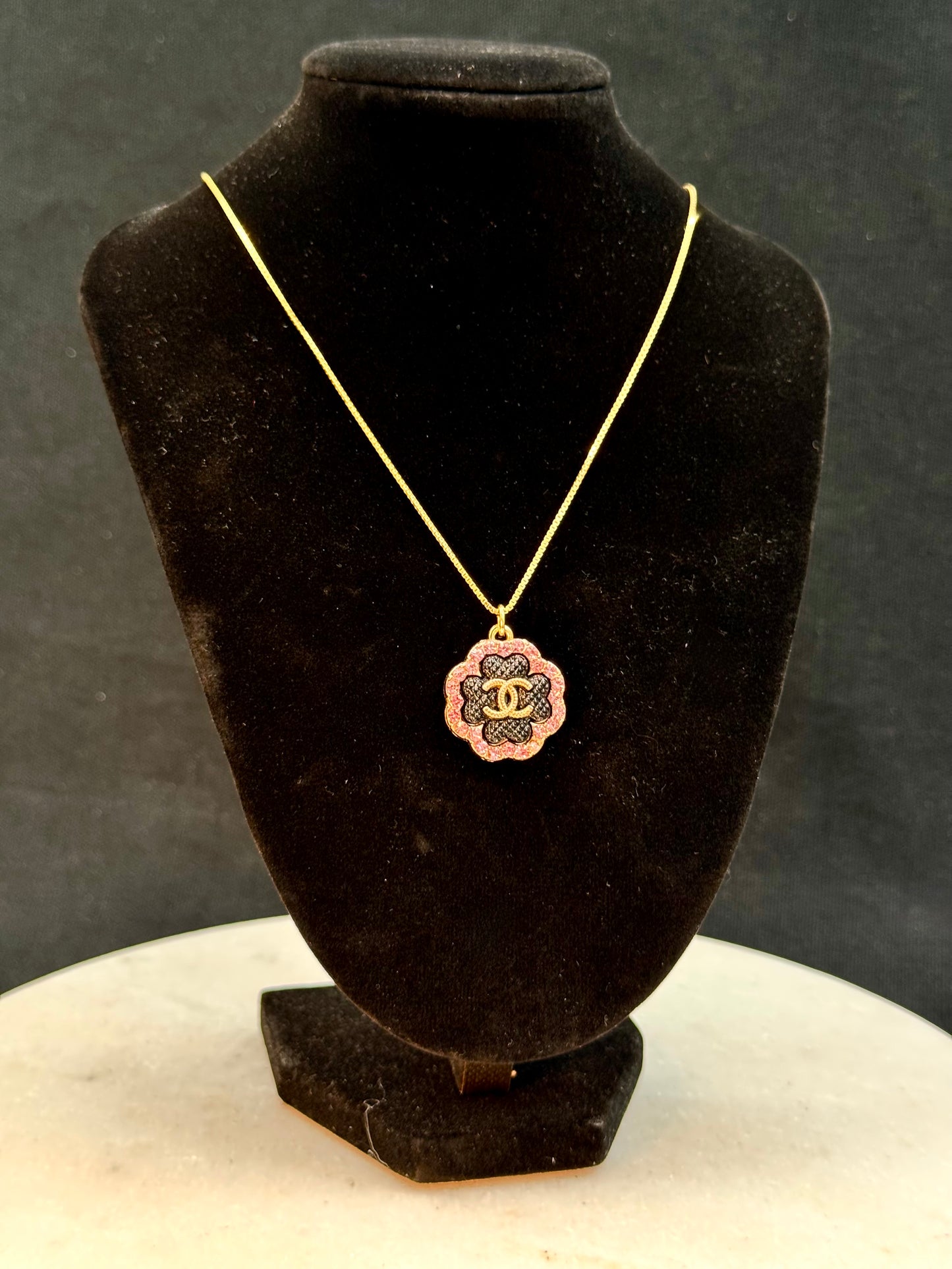 Vintage Chanel smykke svart og rosa diamanter