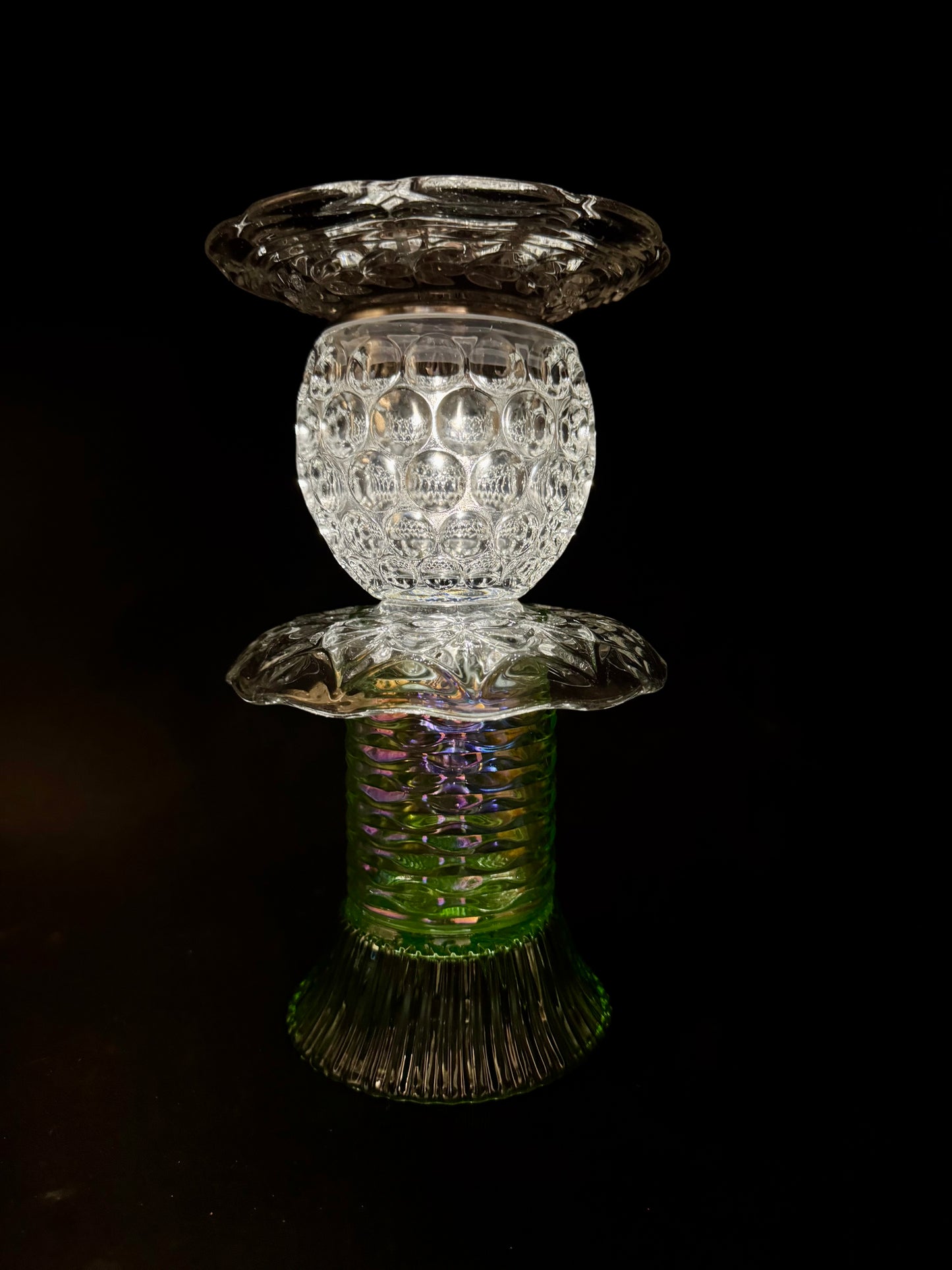 Vintage solcellelampe grønn fot og mønstret glassfat