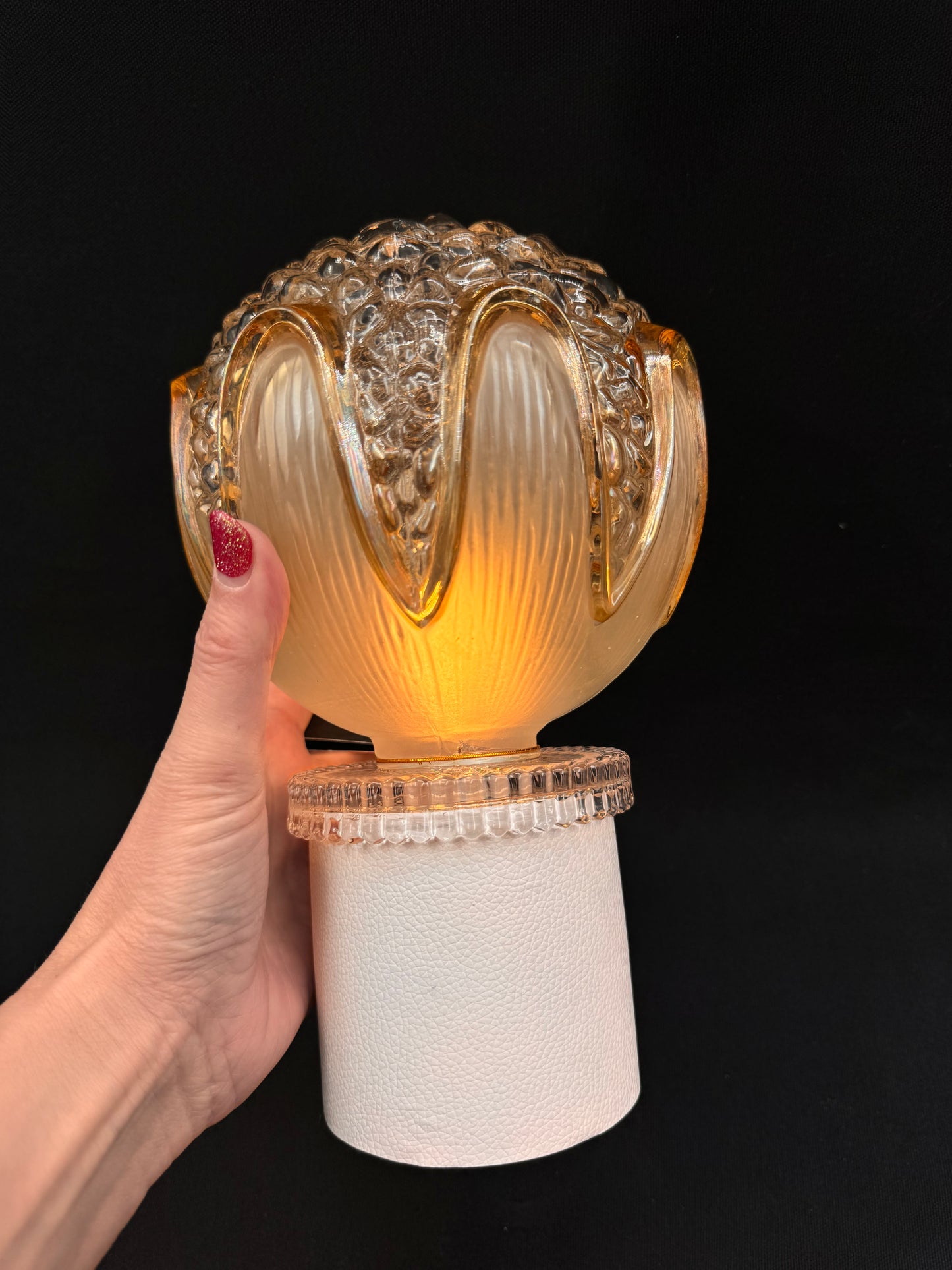 Vintage Batterilampe med vintage kuppel og hvit fot