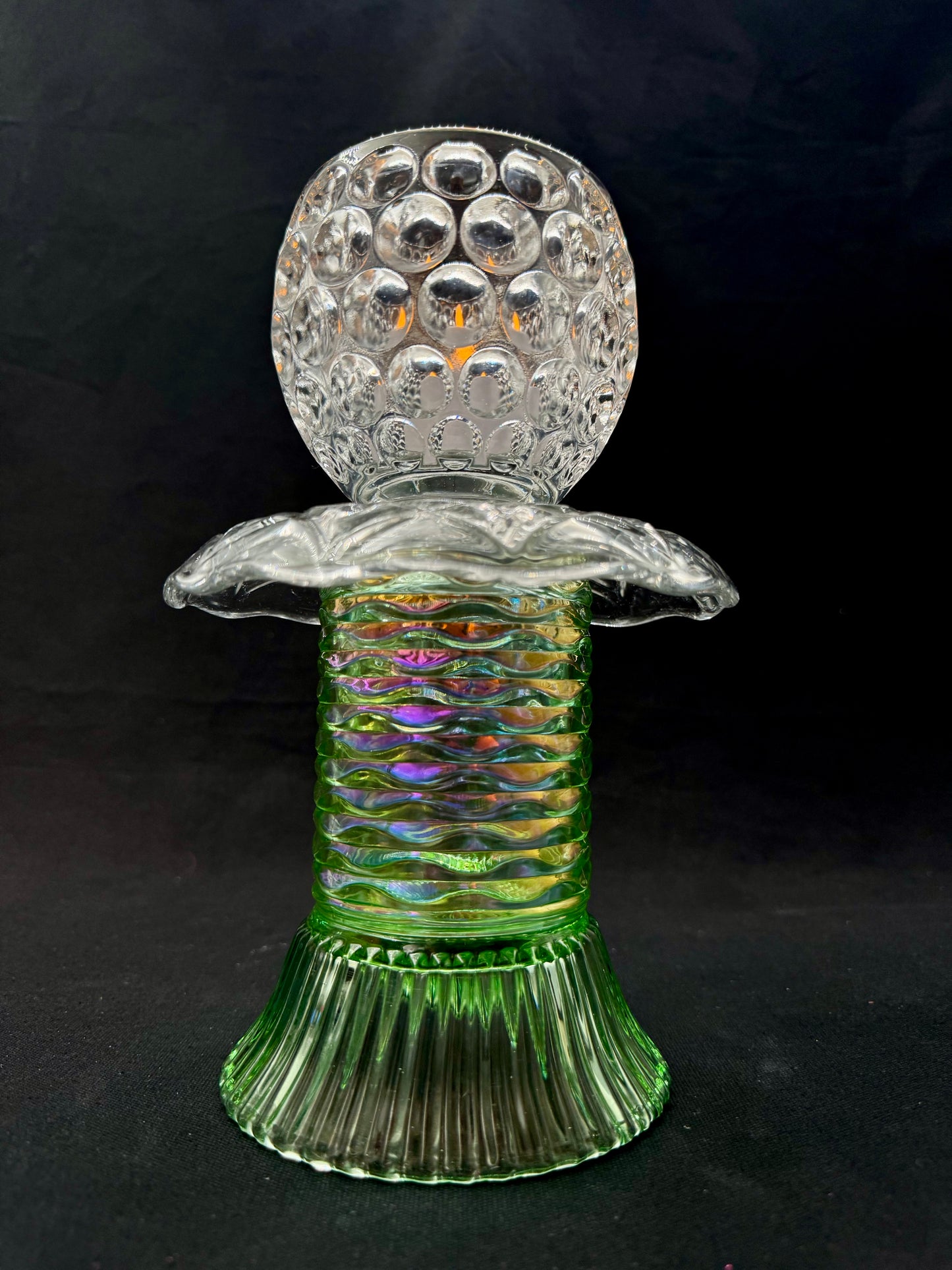 Vintage solcellelampe grønn fot og mønstret glassfat